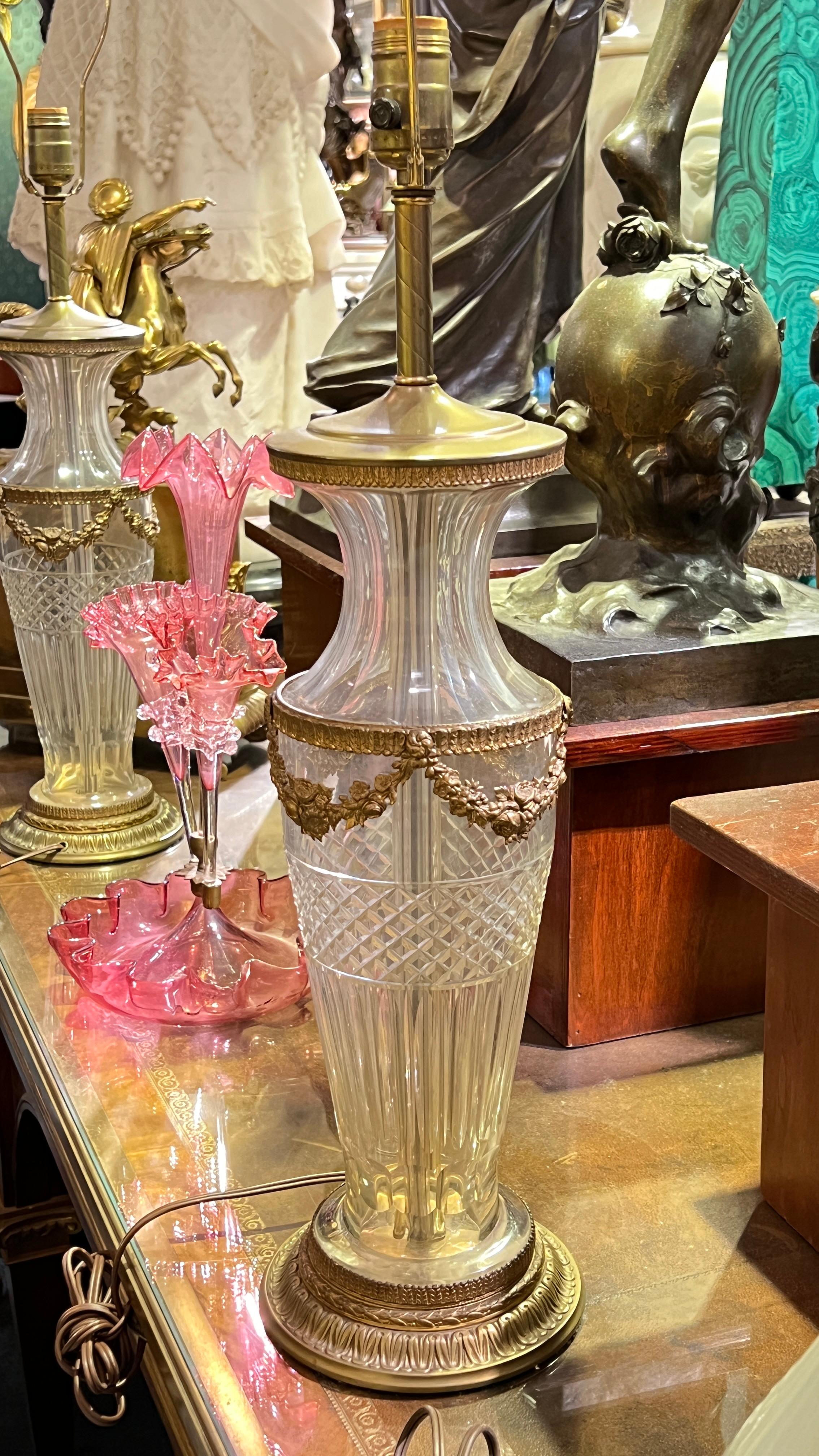 Paire d'objets en cristal et bronze doré de style Baccarat  Lampes de bureau en vente 8