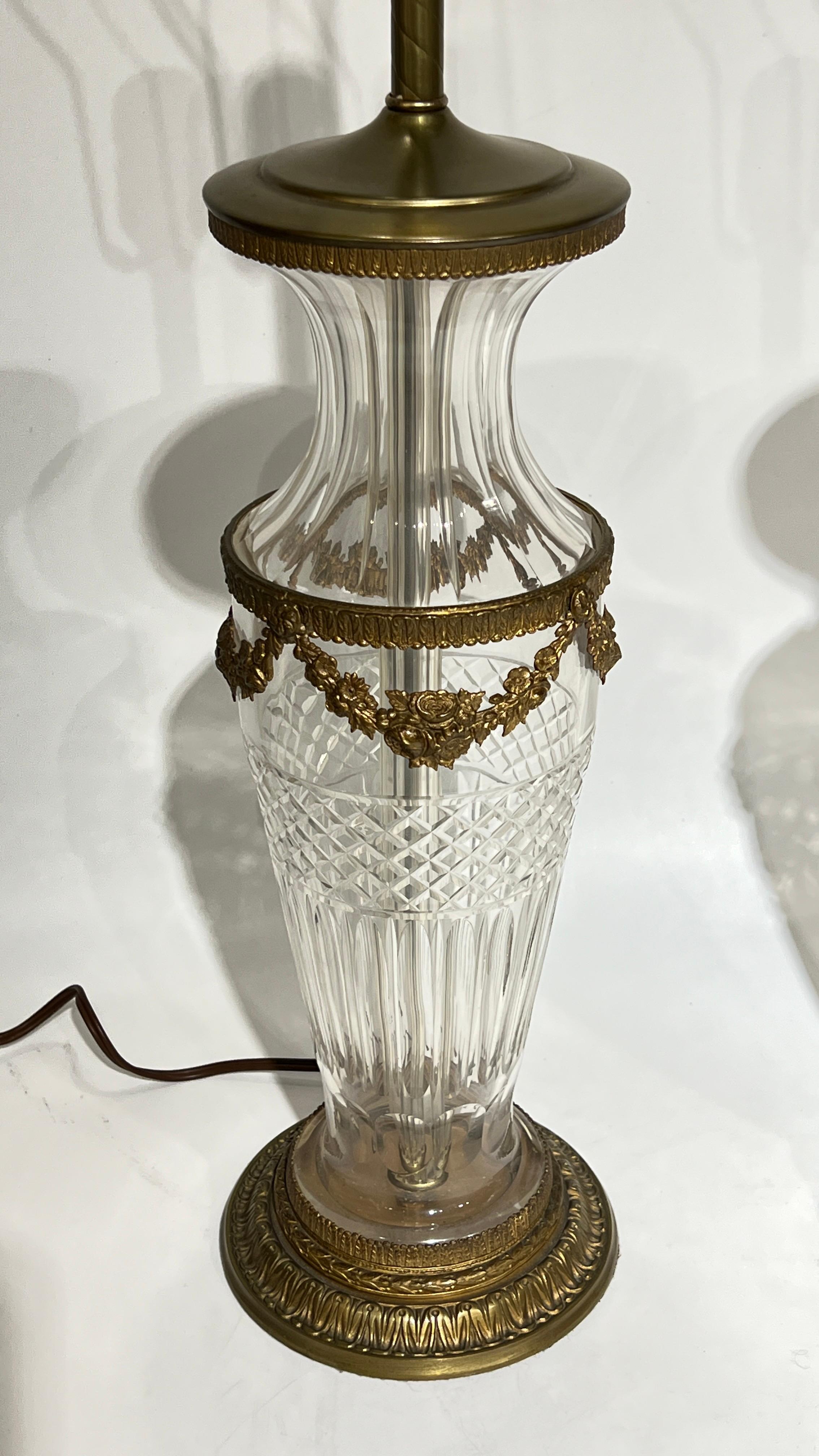 Doré Paire d'objets en cristal et bronze doré de style Baccarat  Lampes de bureau en vente