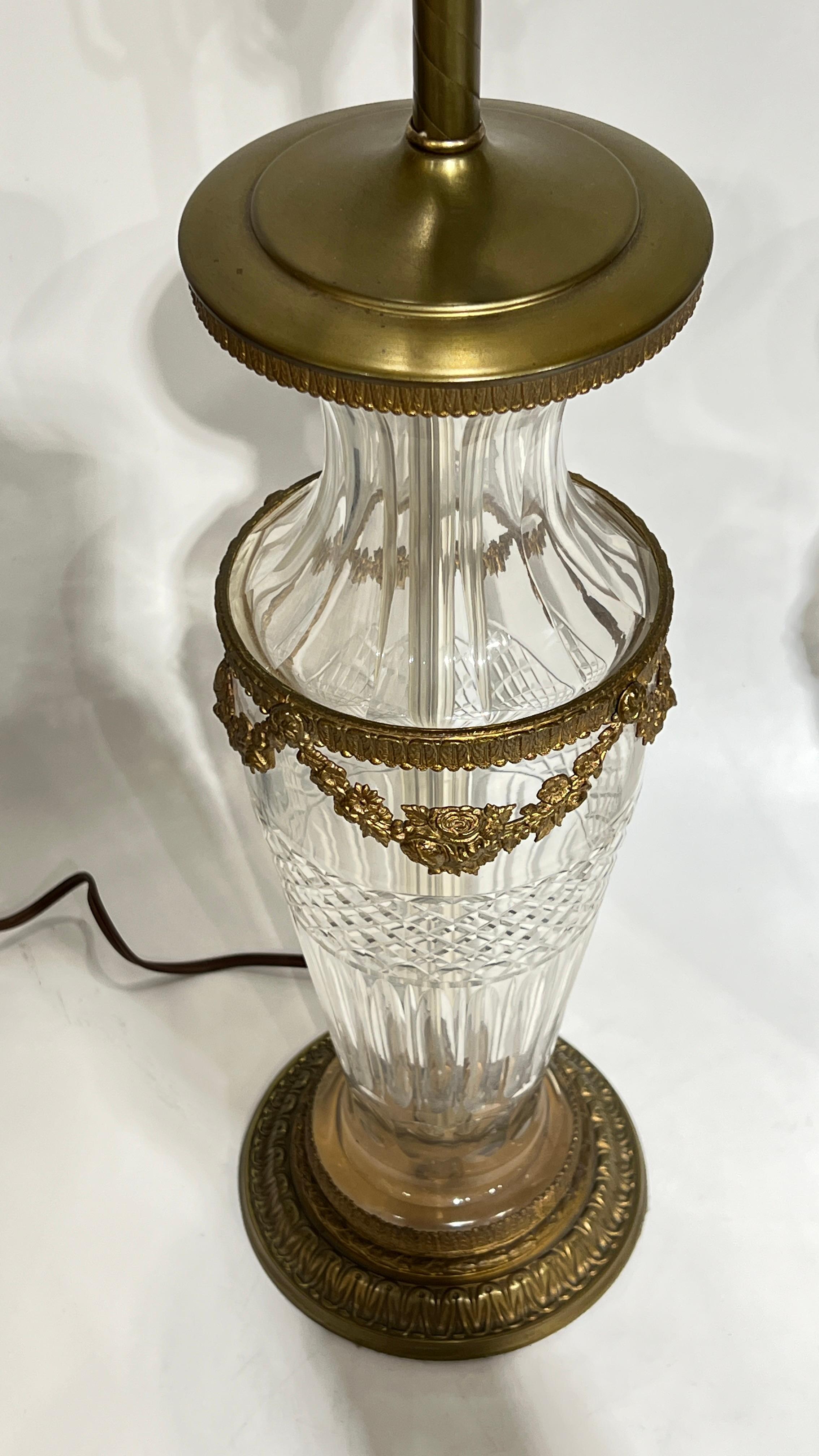 Paire d'objets en cristal et bronze doré de style Baccarat  Lampes de bureau en vente 1
