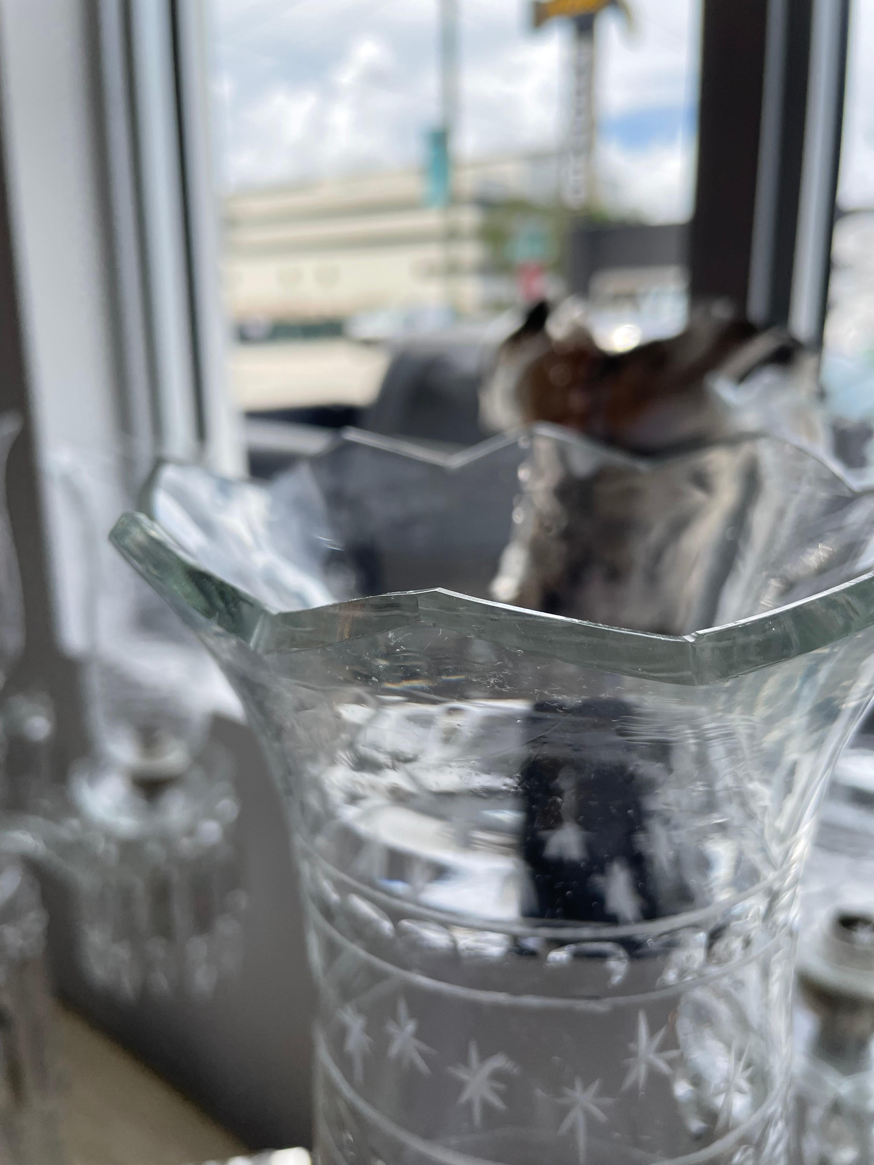 Ein Paar Girandolen im französischen Regency-Stil aus geschliffenem Kristall im Baccarat-Stil im Angebot 4