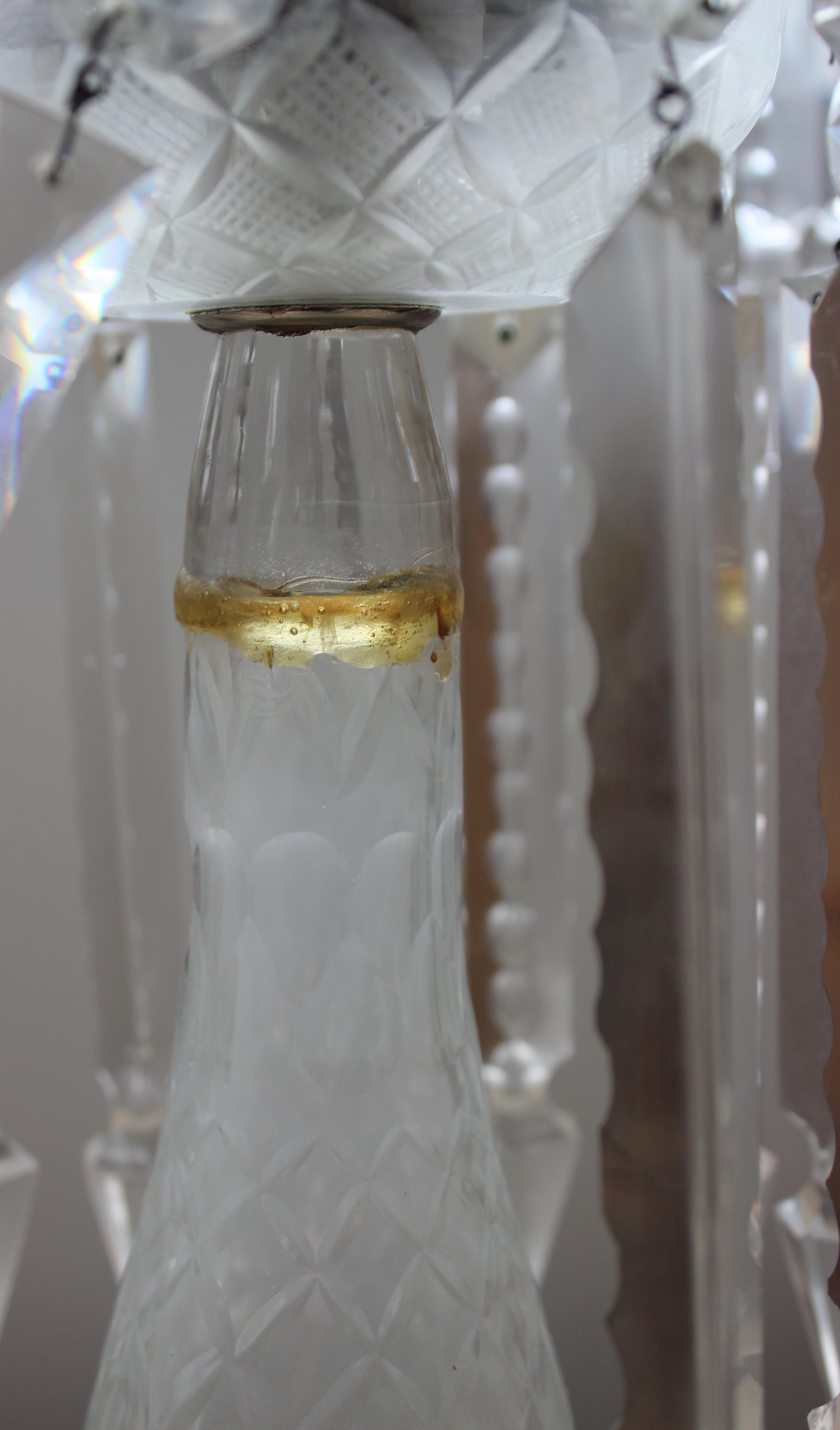 Ein Paar Girandolen im französischen Regency-Stil aus geschliffenem Kristall im Baccarat-Stil im Angebot 2