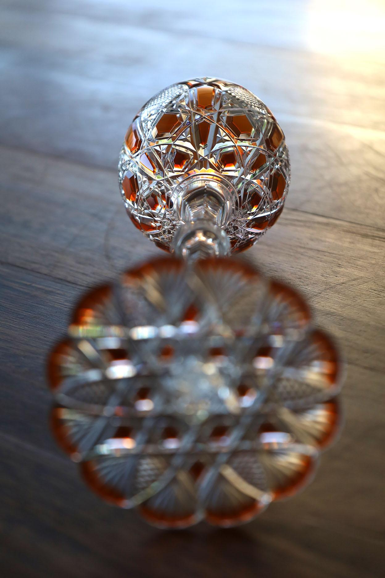 Fatto a mano Coppia di bicchieri da vino arancione Baccarat Tsar in vendita