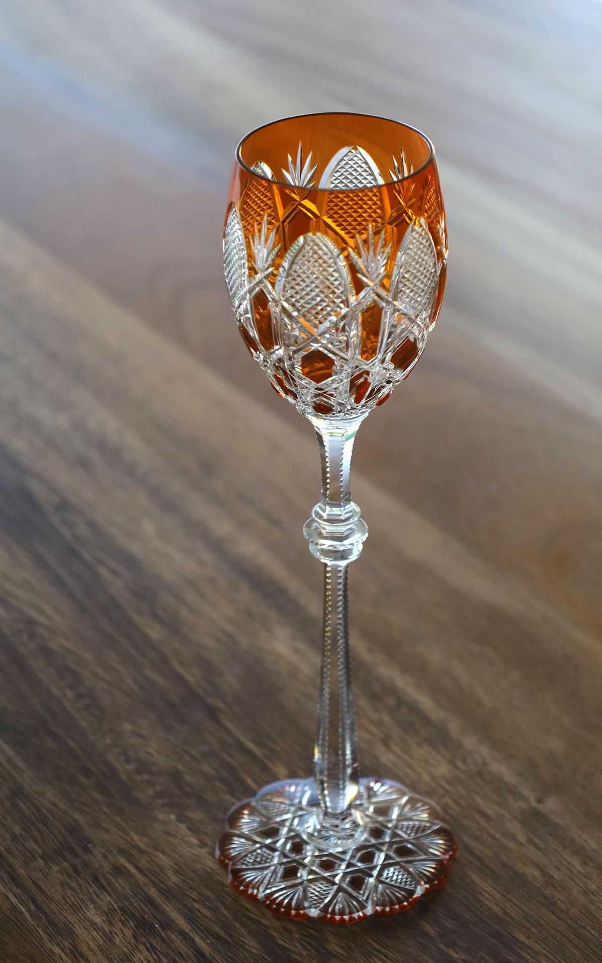 Coppia di bicchieri da vino arancione Baccarat Tsar in vendita 1