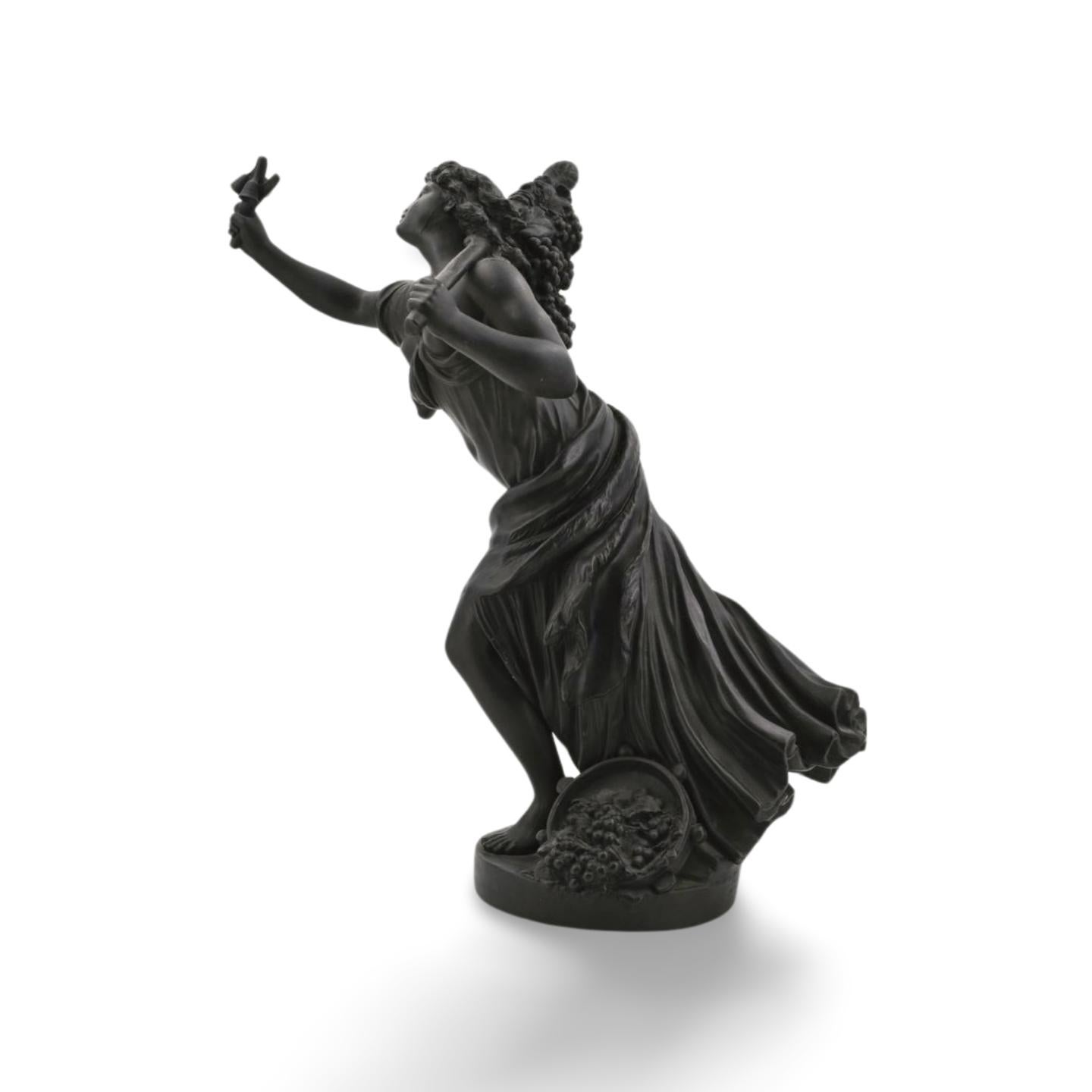 Quizá la obra más compleja en basalto negro realizada a cualquier escala por Wedgwood, las Bacantes, son una adaptación de esculturas de Clodion. Una pareja grande e impresionante, llena de vigor y movimiento.

Clodión era conocido por su maestría