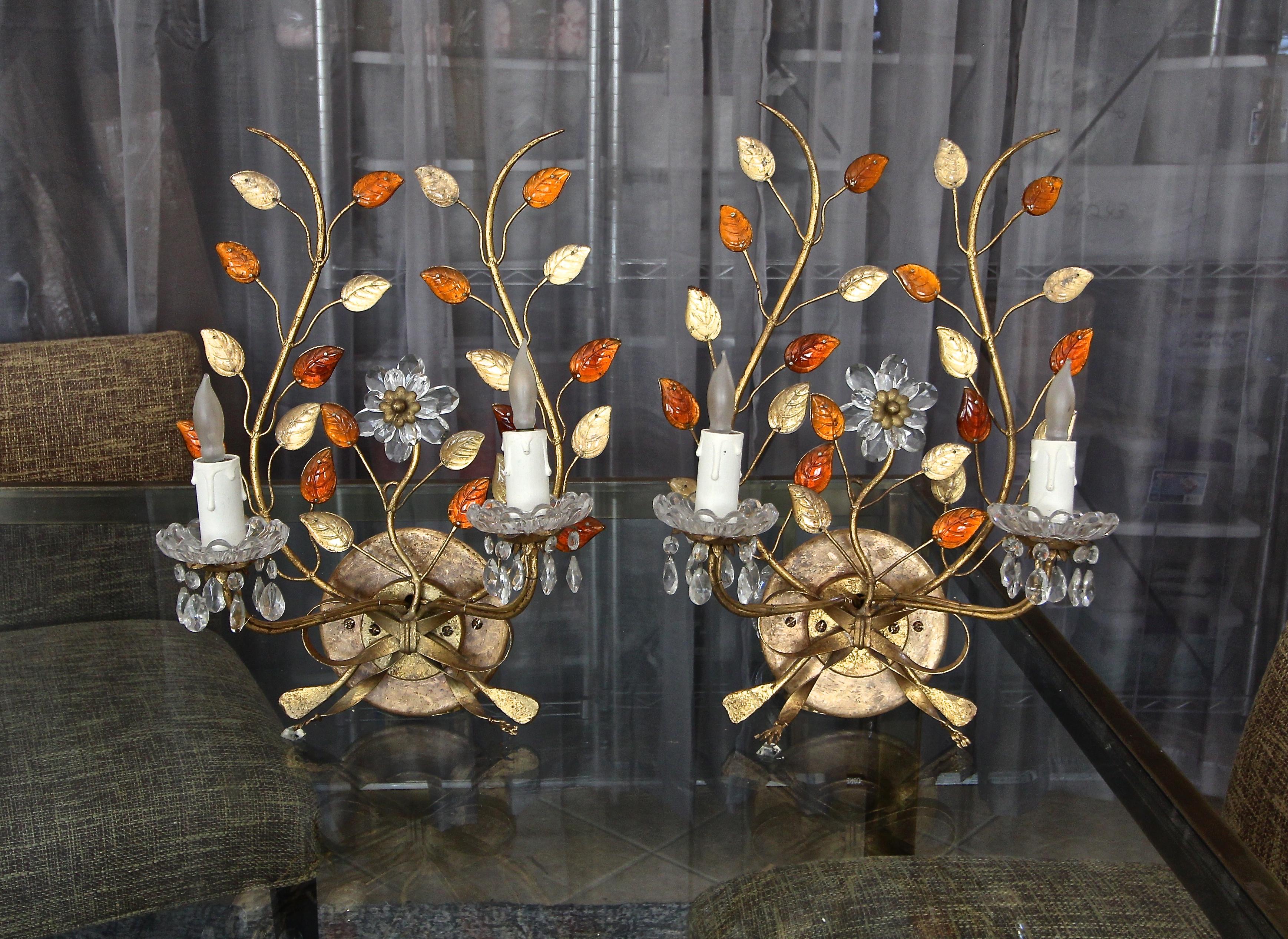 Italian Pair of Baguès Style Floral Gilt Metal Wall Sconces For Sale