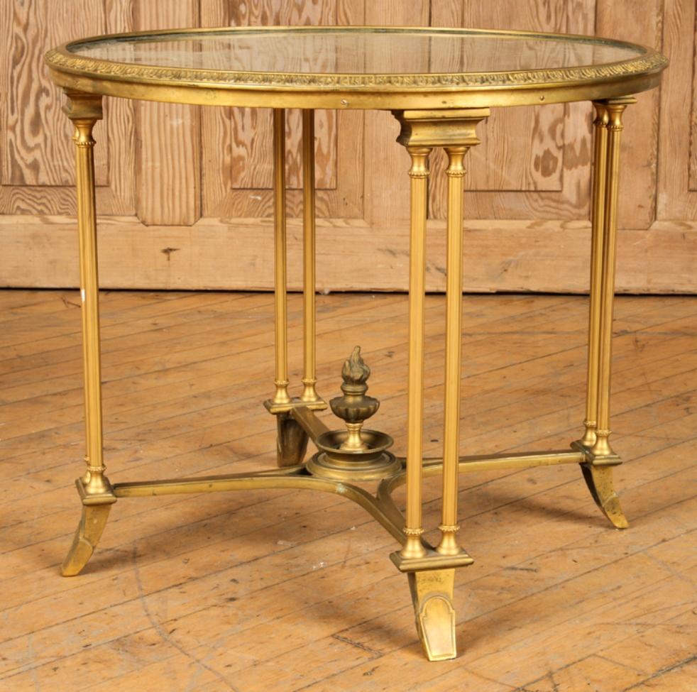 Néoclassique Attribution de la Maison Bagués, tables d'appoint, bronze, verre miroité, France, années 1930 en vente