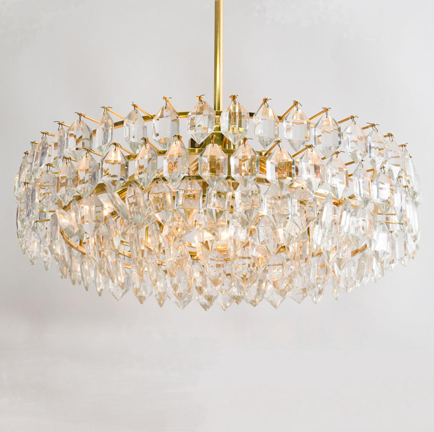 Pair of Bakalowits & Sohne Chandeliers, Brass and Crystal Glass, Austria, 1960s For Sale 4