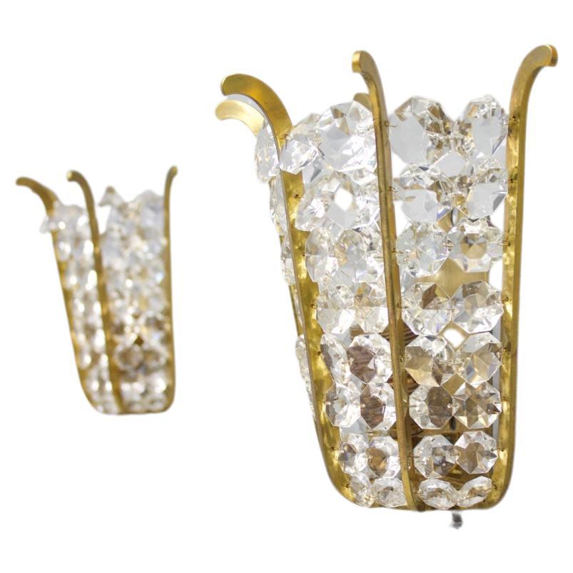 Ein Paar Bakalowits-Wandleuchten aus Messing und Kristallglas, Österreich, 1950er Jahre im Angebot