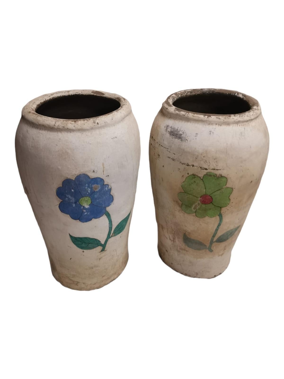 Paire de pots en argile cuite, 20ème siècle en vente 2
