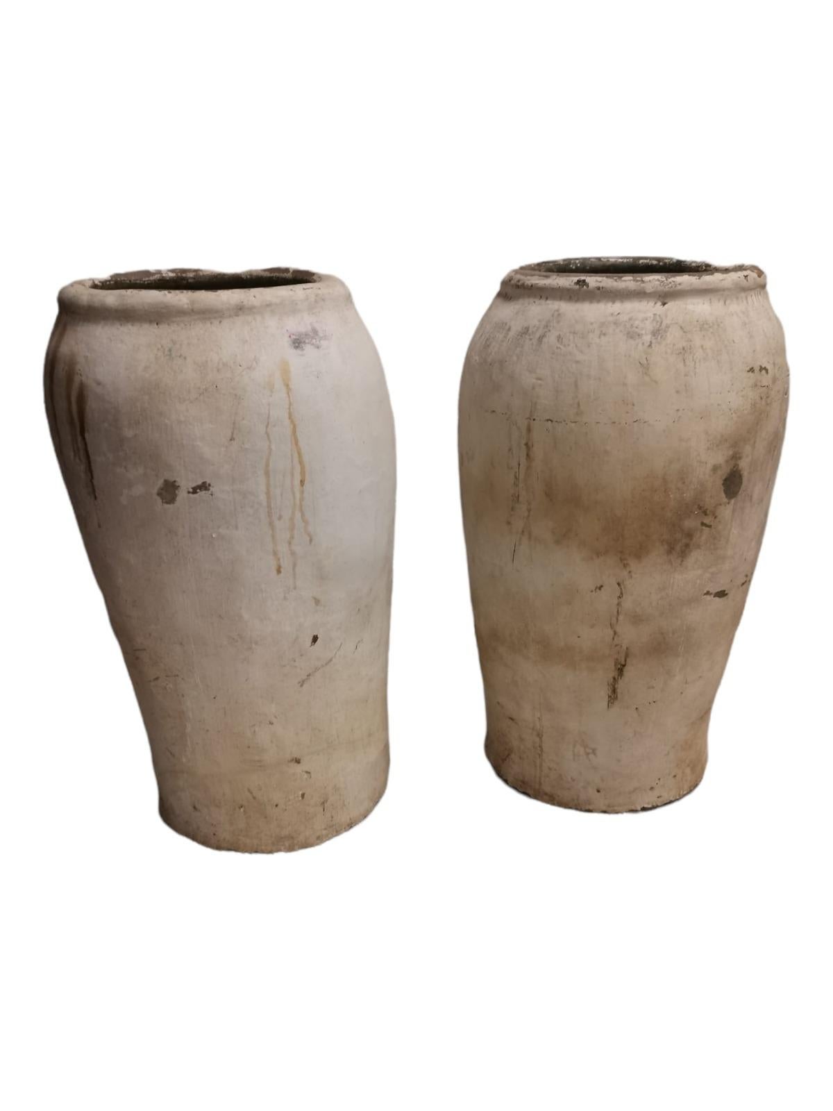 Paire de pots en argile cuite, 20ème siècle en vente 1