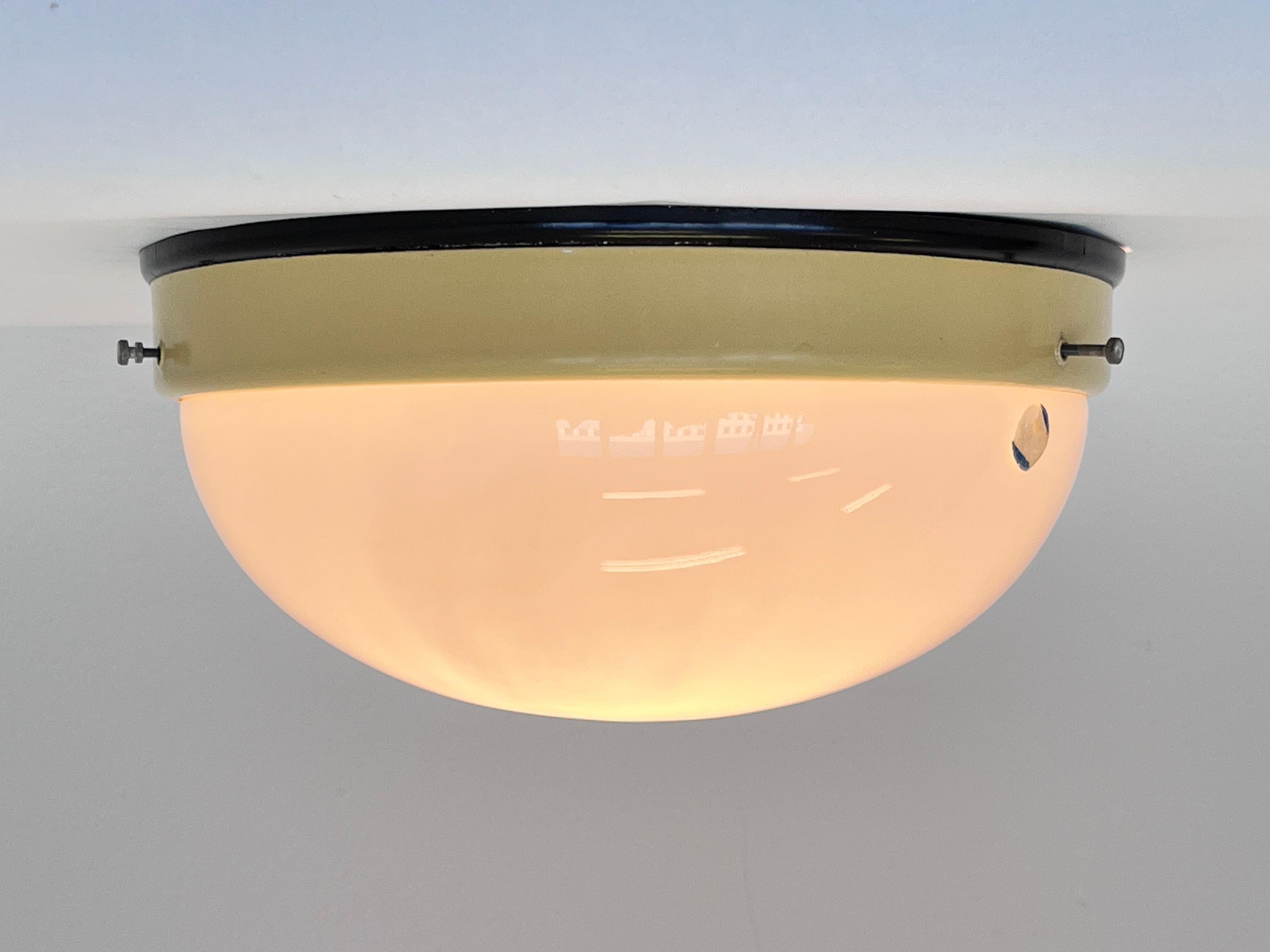 Tchèque Paire de plafonniers Bauhaus ou encastrés, années 1940 en vente