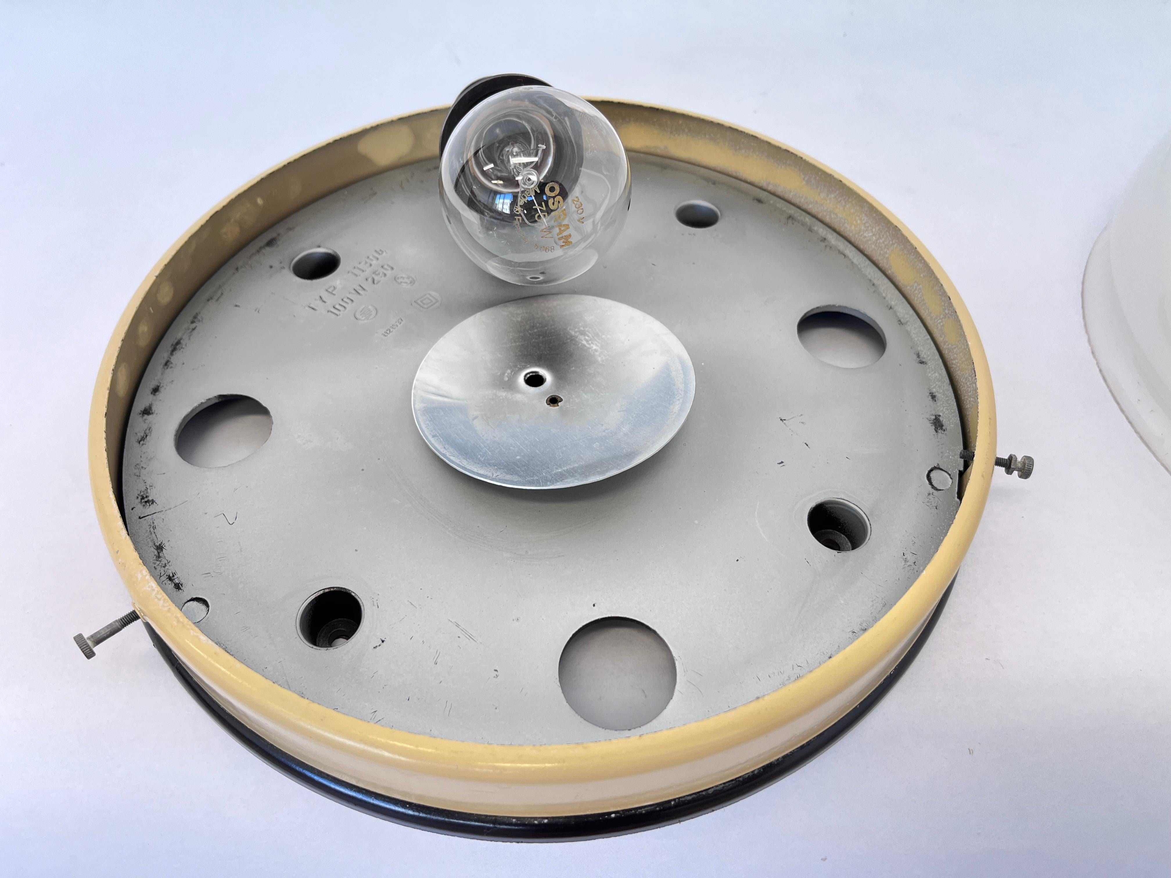 Métal Paire de plafonniers Bauhaus ou encastrés, années 1940 en vente
