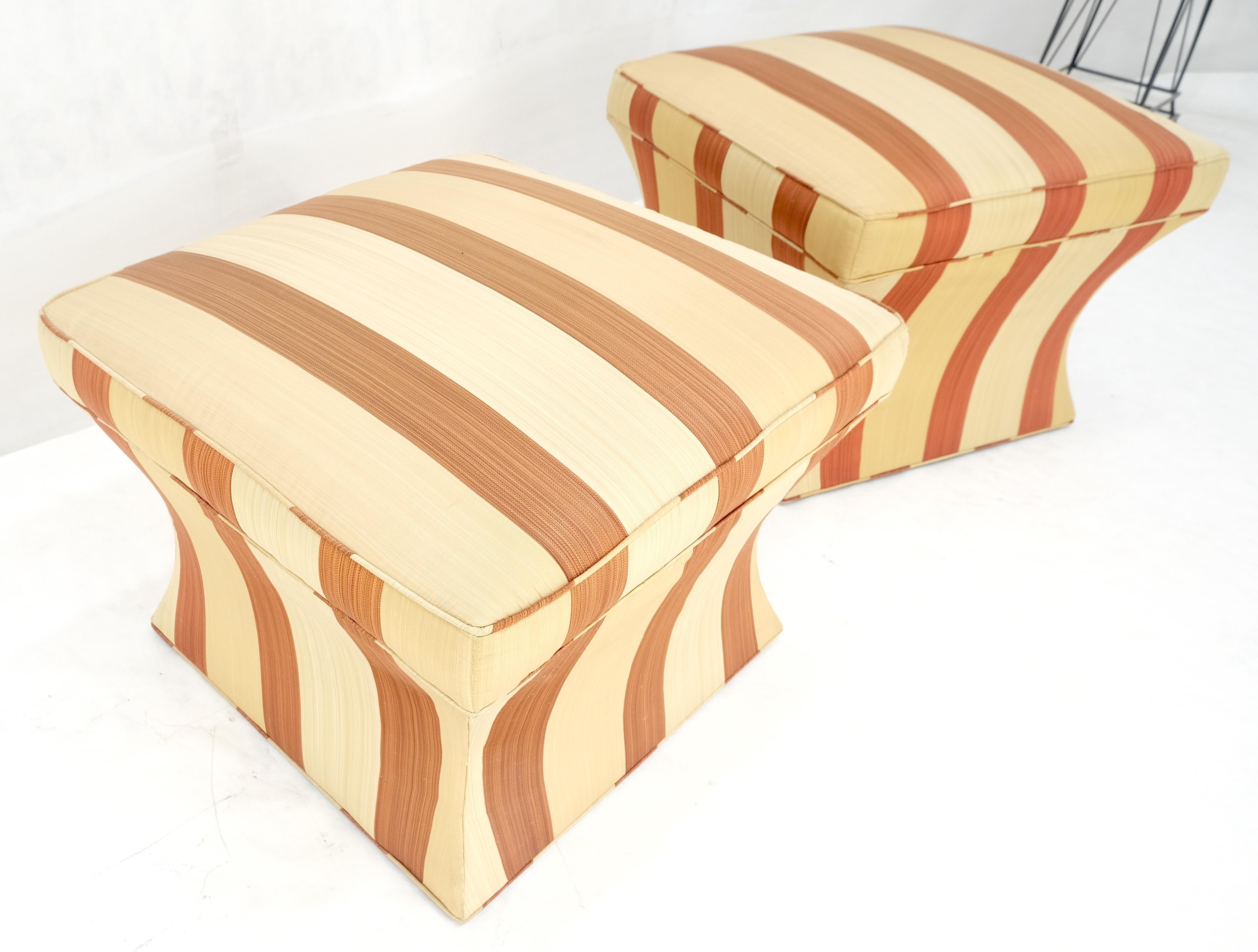 Tissu d'ameublement Paire de Baker 1970  Bancs en soie rayée en forme de cubes concaves CLEAN en vente