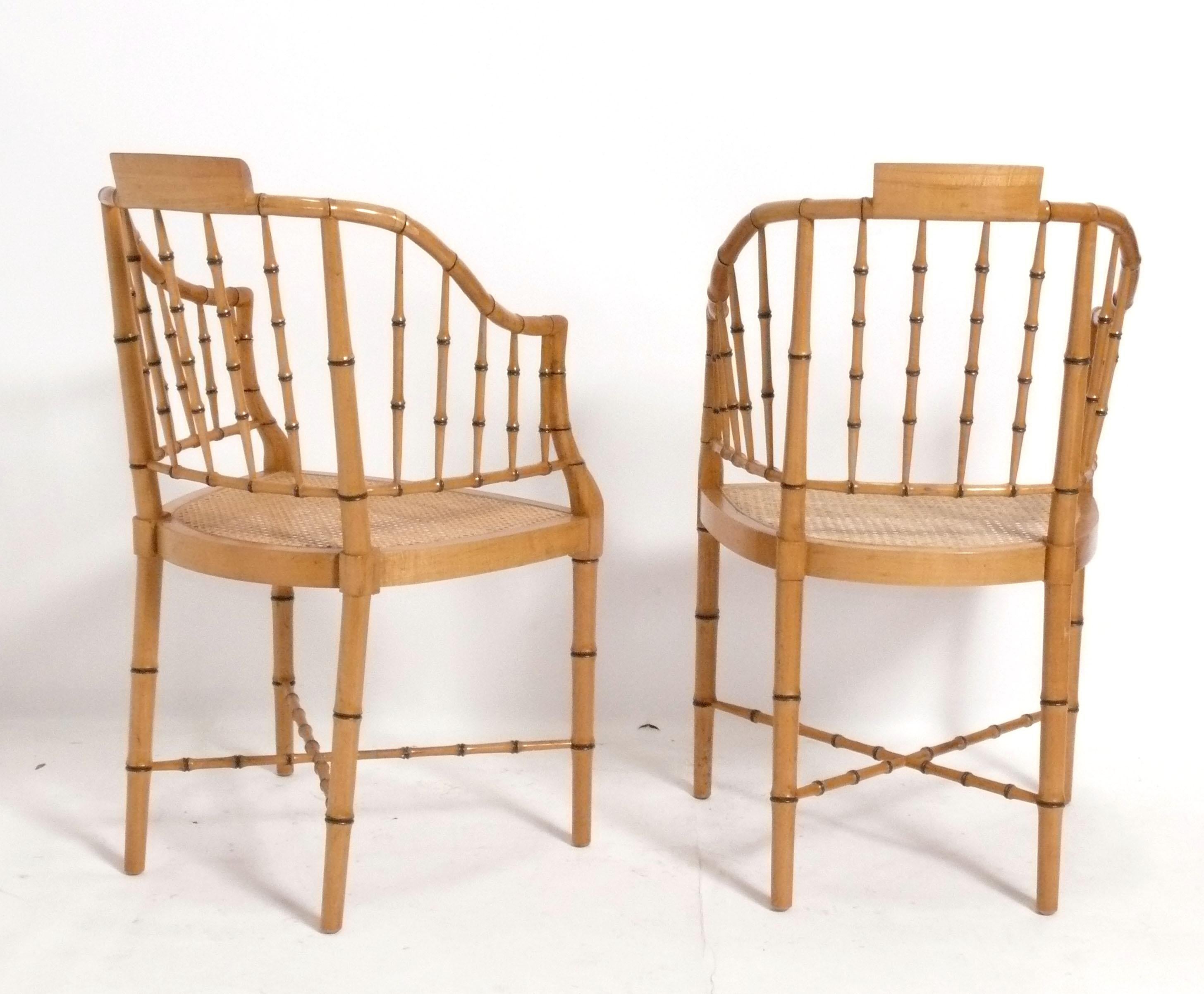 Pareja de sillones Baker de bambú sintético Sillones Chinoiserie en Bueno estado para la venta en Atlanta, GA