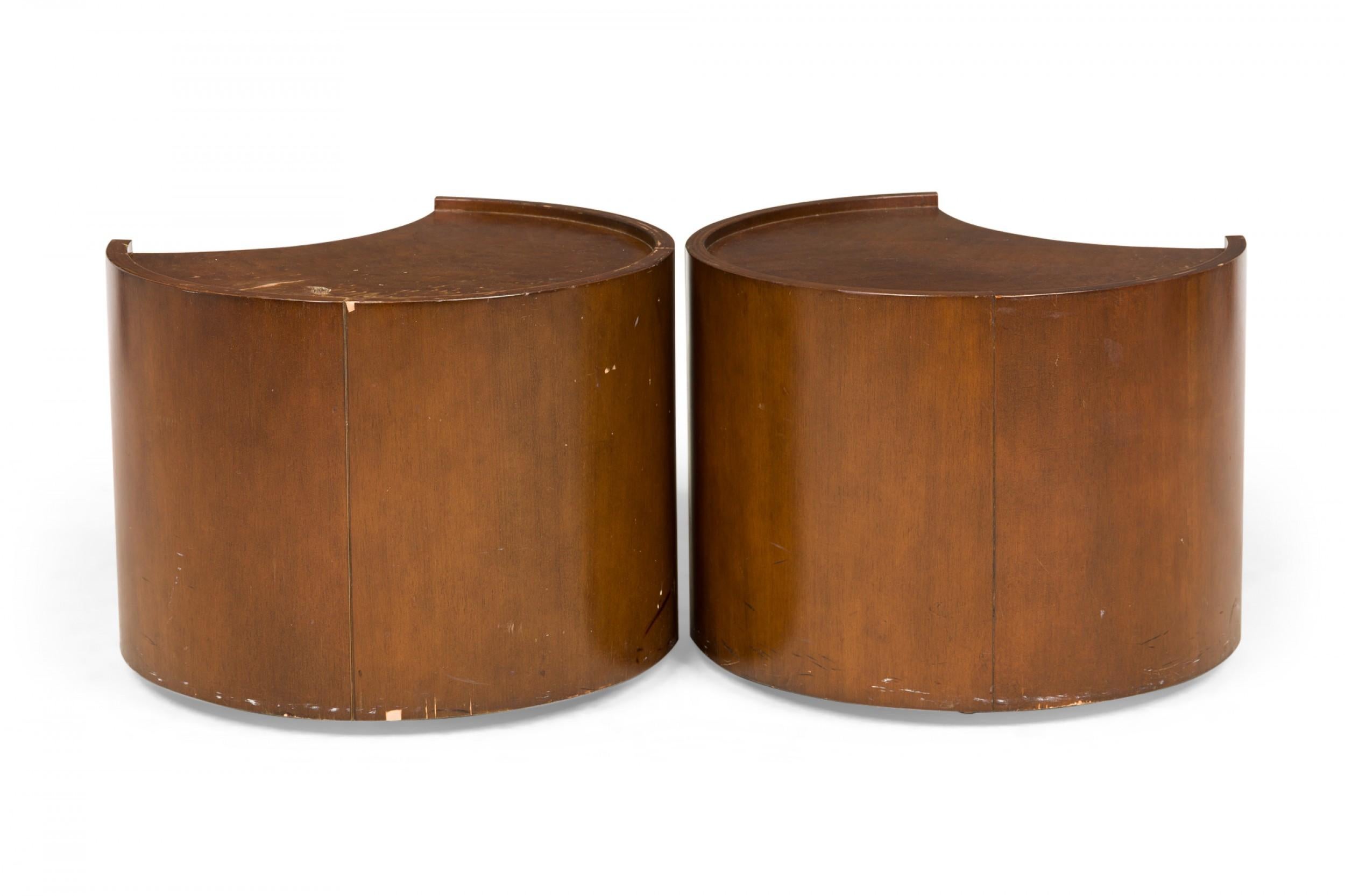 Pareja de mesas auxiliares encajables Baker Furniture Company Luna creciente en venta 7