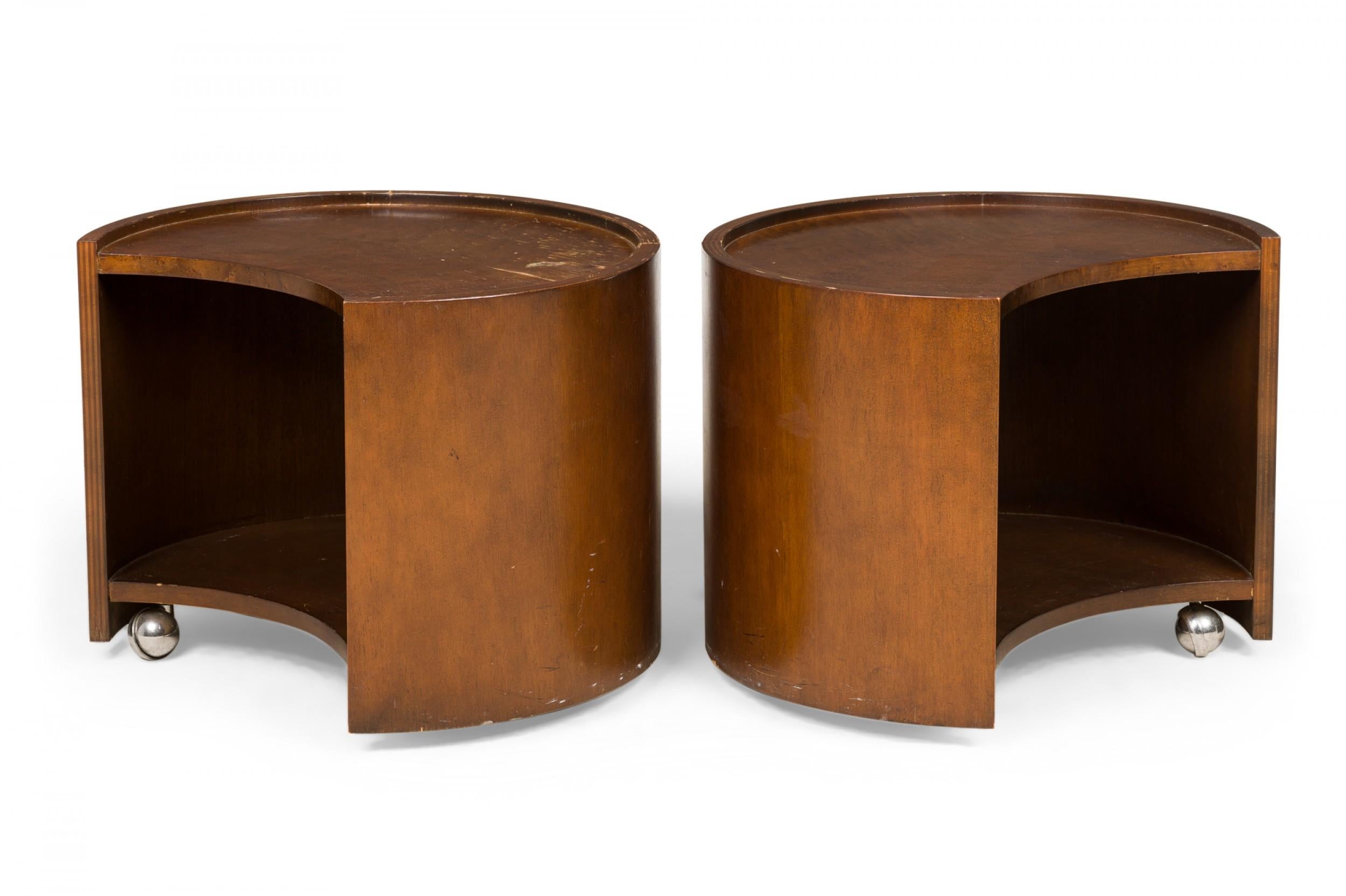 Pareja de mesas auxiliares encajables Baker Furniture Company Luna creciente Moderno de mediados de siglo en venta