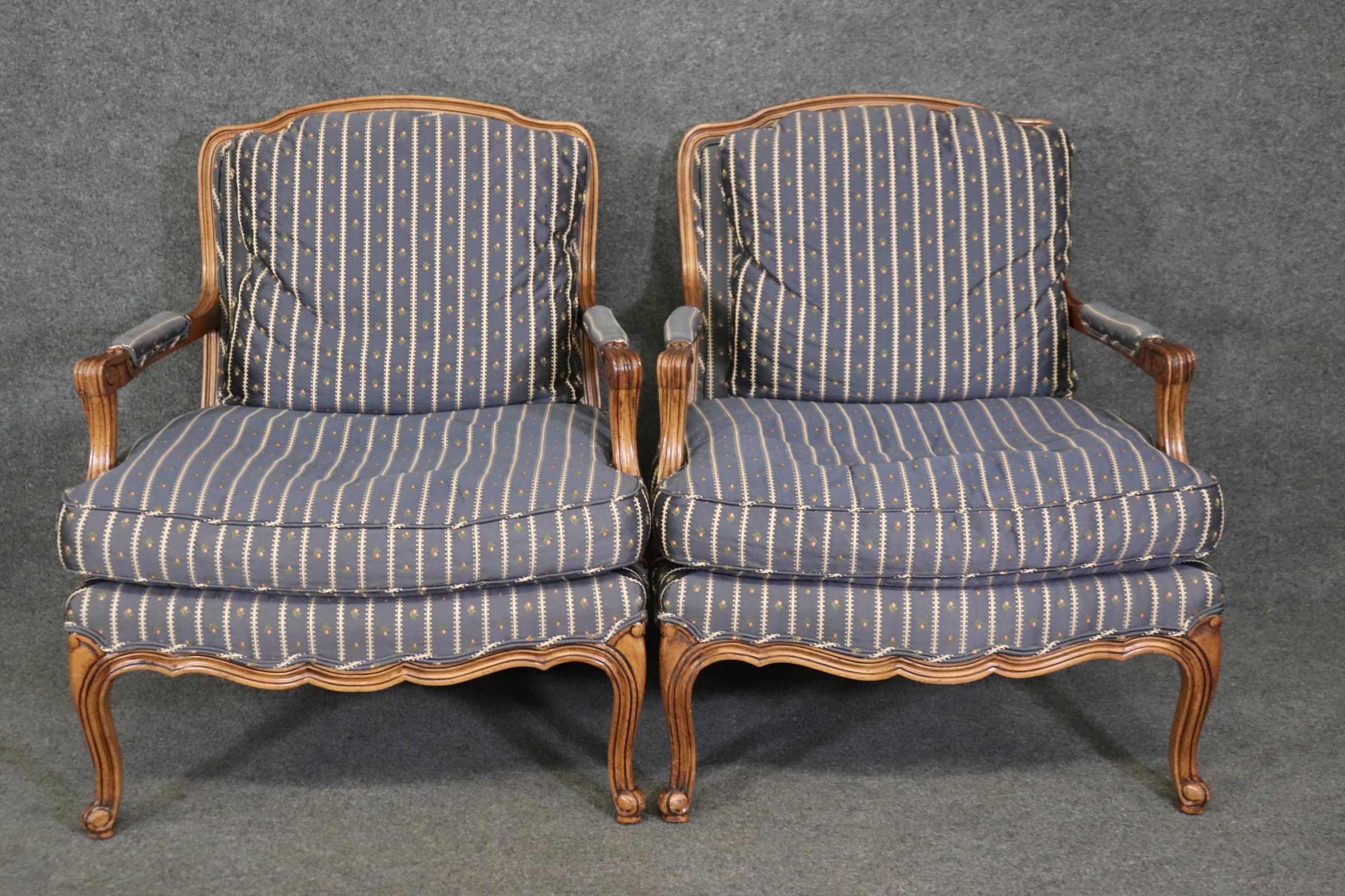 This isa nice pair of Baker chairs in good condition and they date to the 1970s era and measure 34.25 tall x 28.5 wide x 32.25 deep and the seat height is 17.5. They are in good condition. 



We can help with shipping to the ground floor or