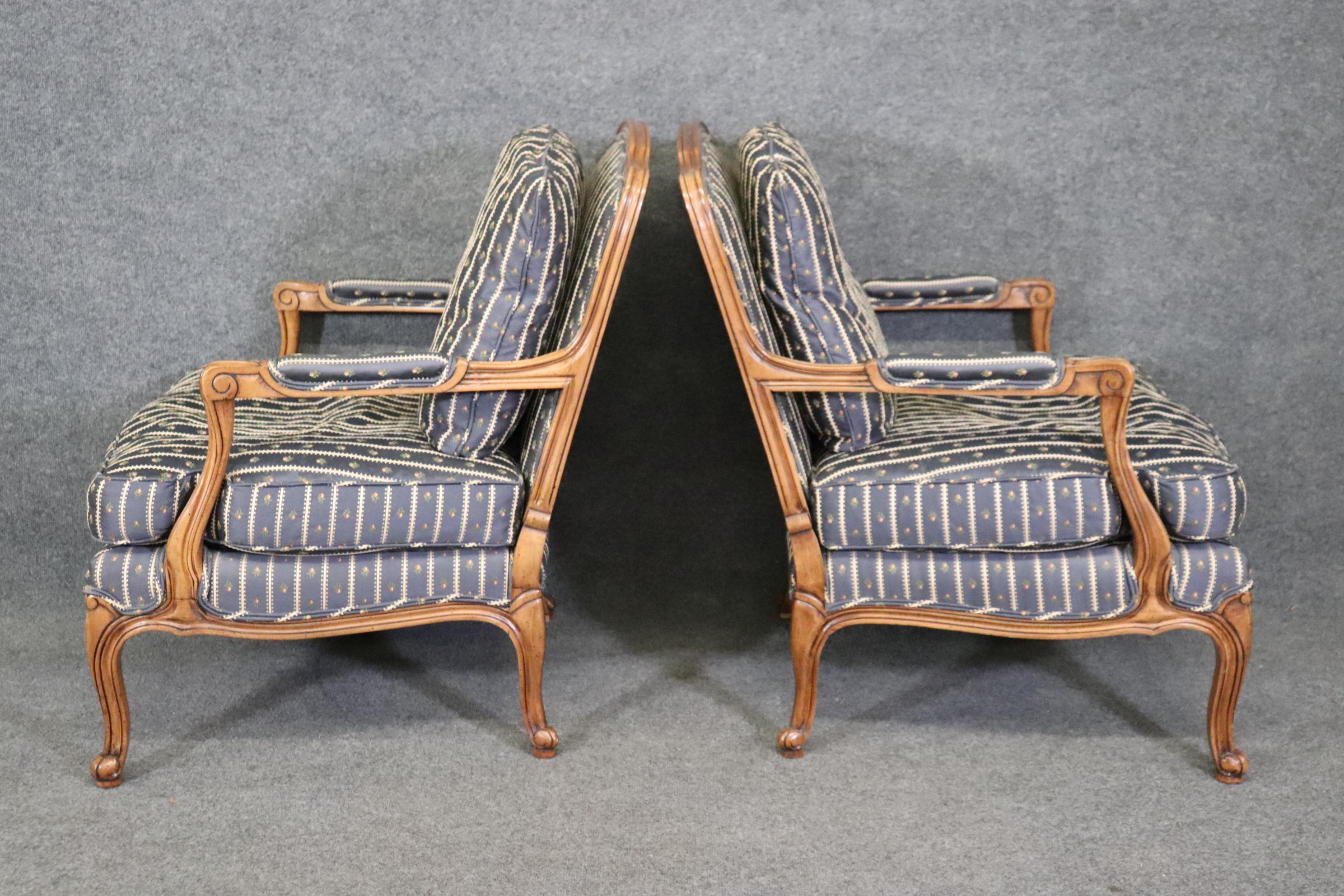 Pair of Baker Furniture Company Walnut Open Arm Bergere Louis XV  In Good Condition In Swedesboro, NJ