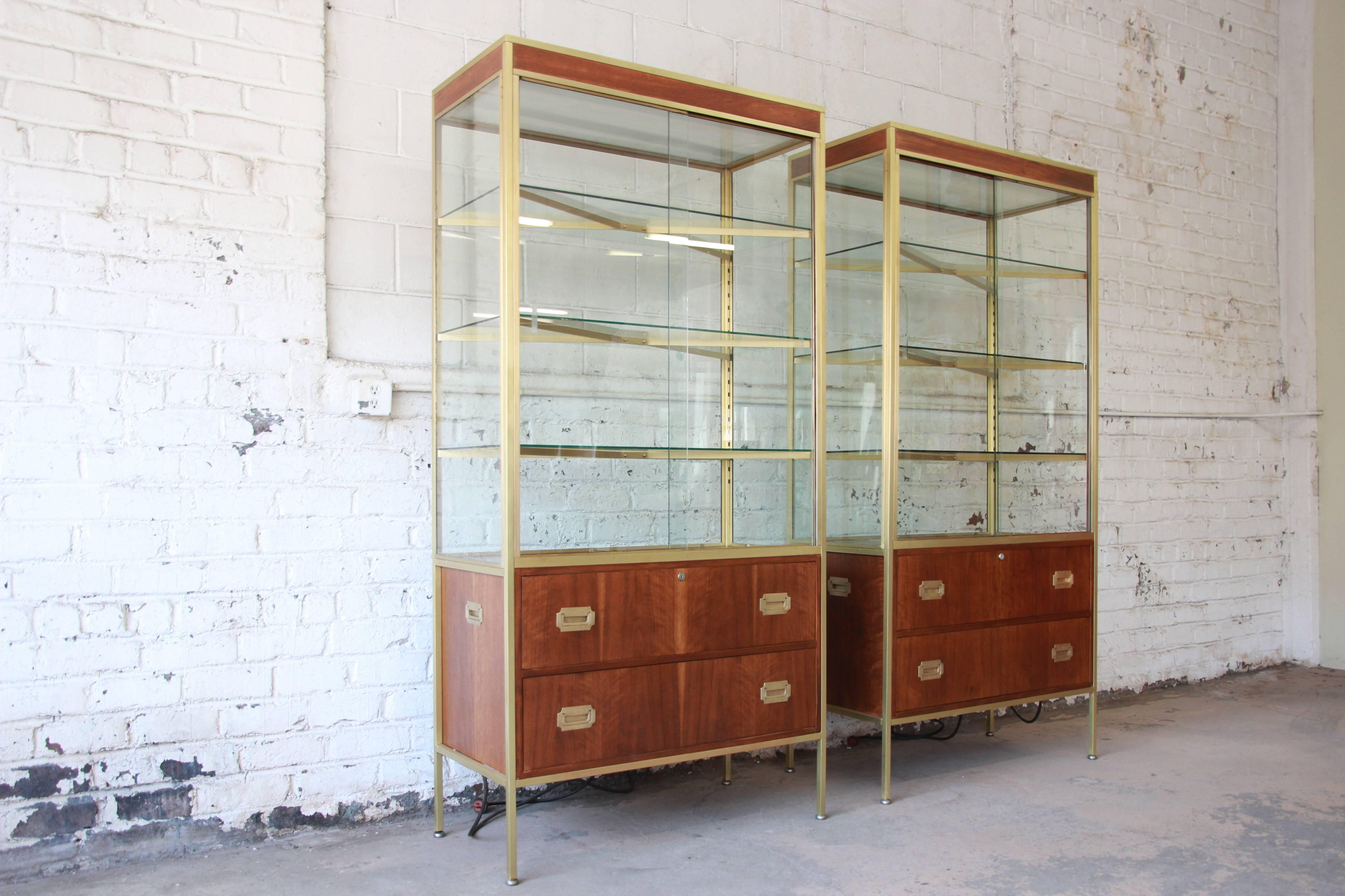 Pair of Baker Furniture Hollywood Regency Campaign Style Display Cabinets In Good Condition In South Bend, IN