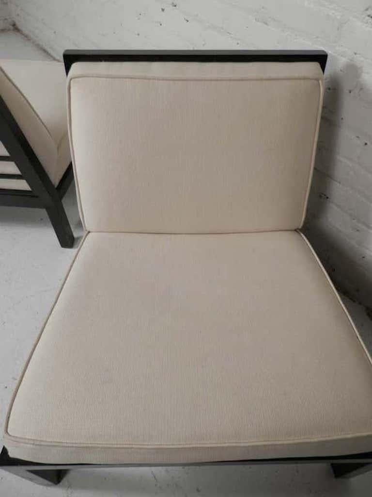 Paar Baker Furniture Sessel ohne Armlehne im Zustand „Gut“ im Angebot in Brooklyn, NY