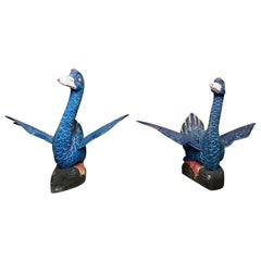 Paire de canards balinais sculptés et peints provenant de la propriété de John Volk