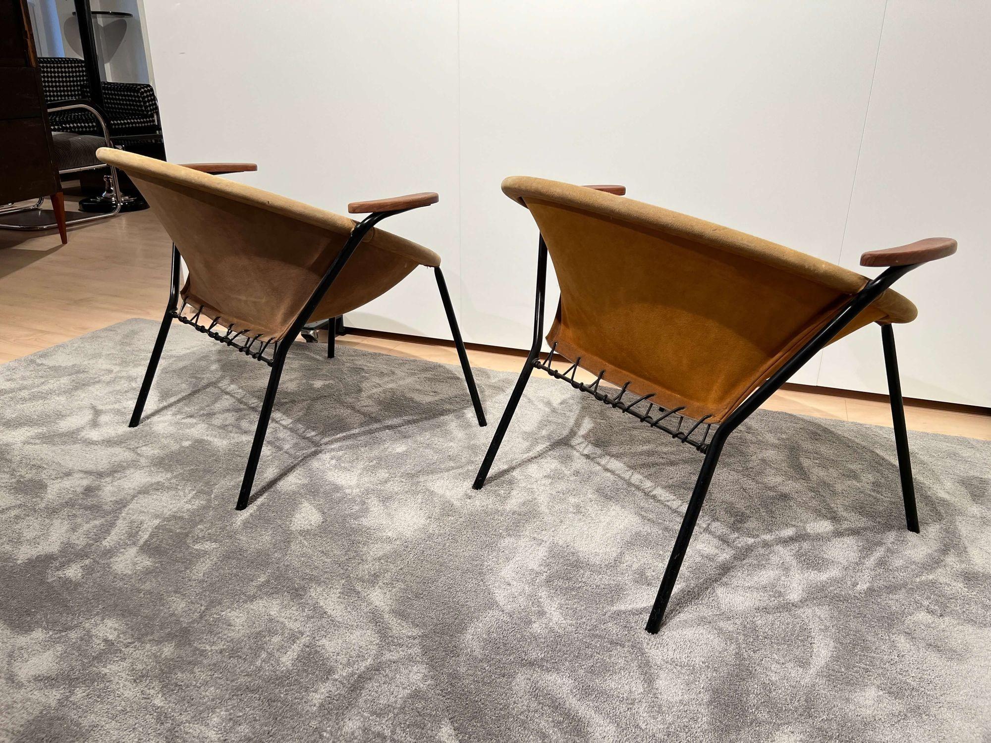 Mid-20th Century Pair of ‚Balloon’ Lounge Chairs by Hans Olsen, Yellow Suede, Denmark, circa 1960 For Sale