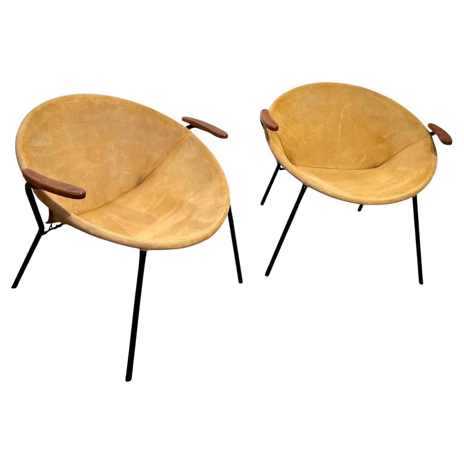 Pair of ‚Balloon’ Lounge Chairs by Hans Olsen, Yellow Suede, Denmark, circa 1960 For Sale