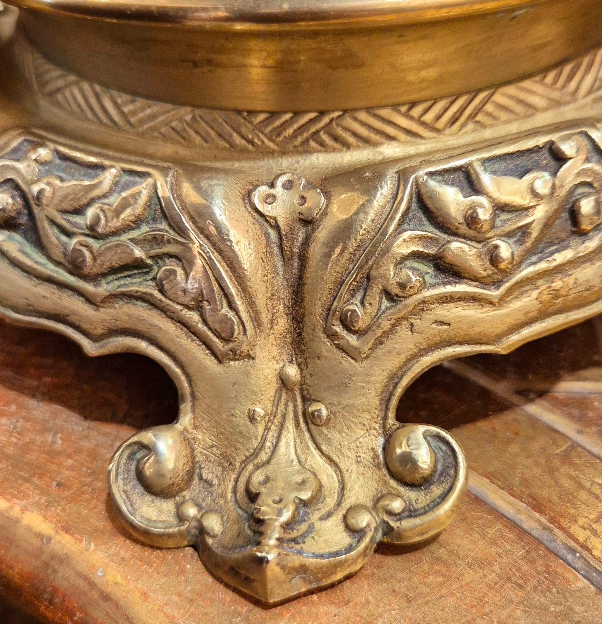 Bronzo Coppia di vasi a balaustro in porcellana e bronzo dorato, XIX secolo in vendita