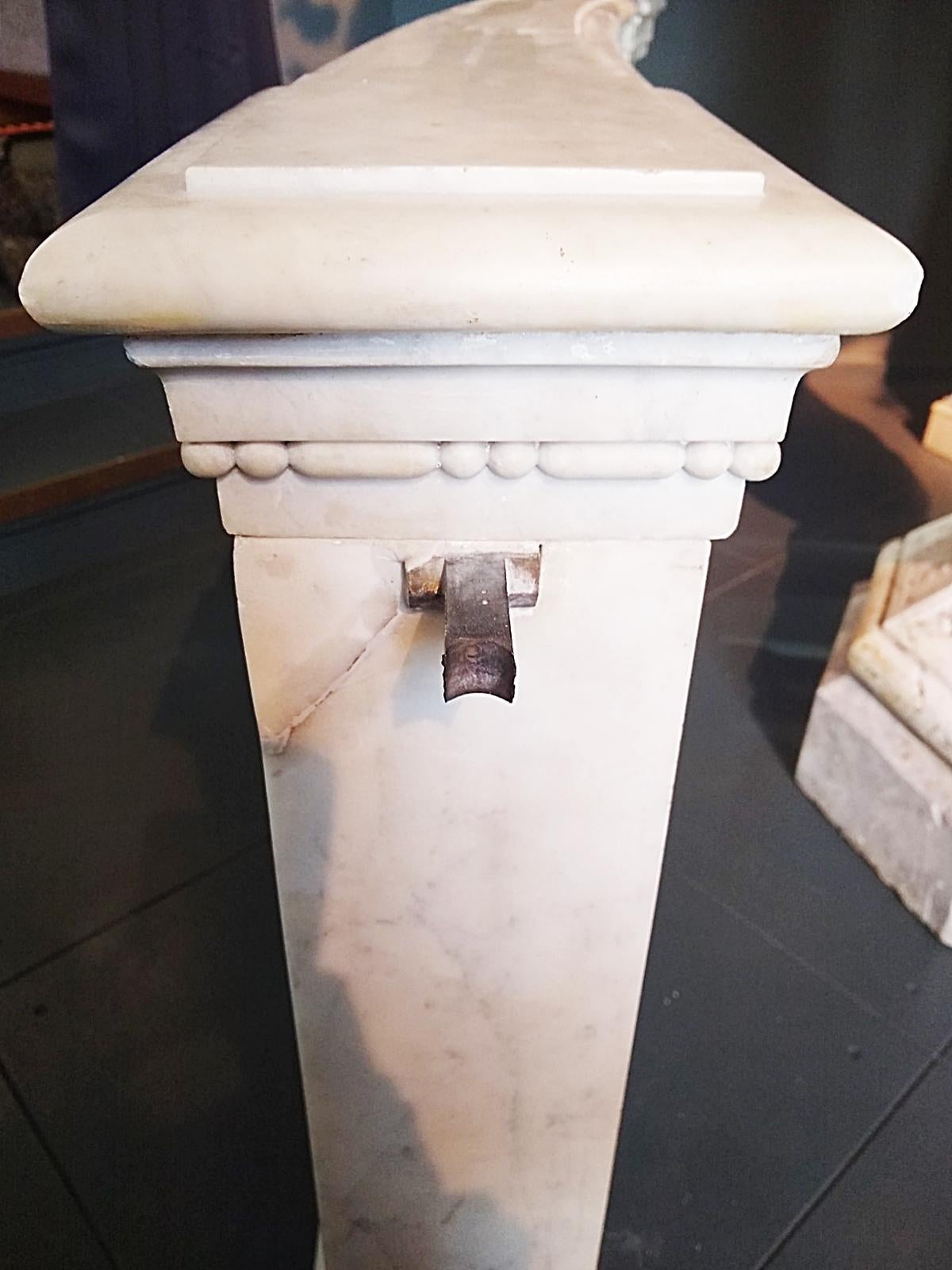Pair of Balustrades in Carrara Marble, France Late 18th Century In Good Condition In Brussels, BE