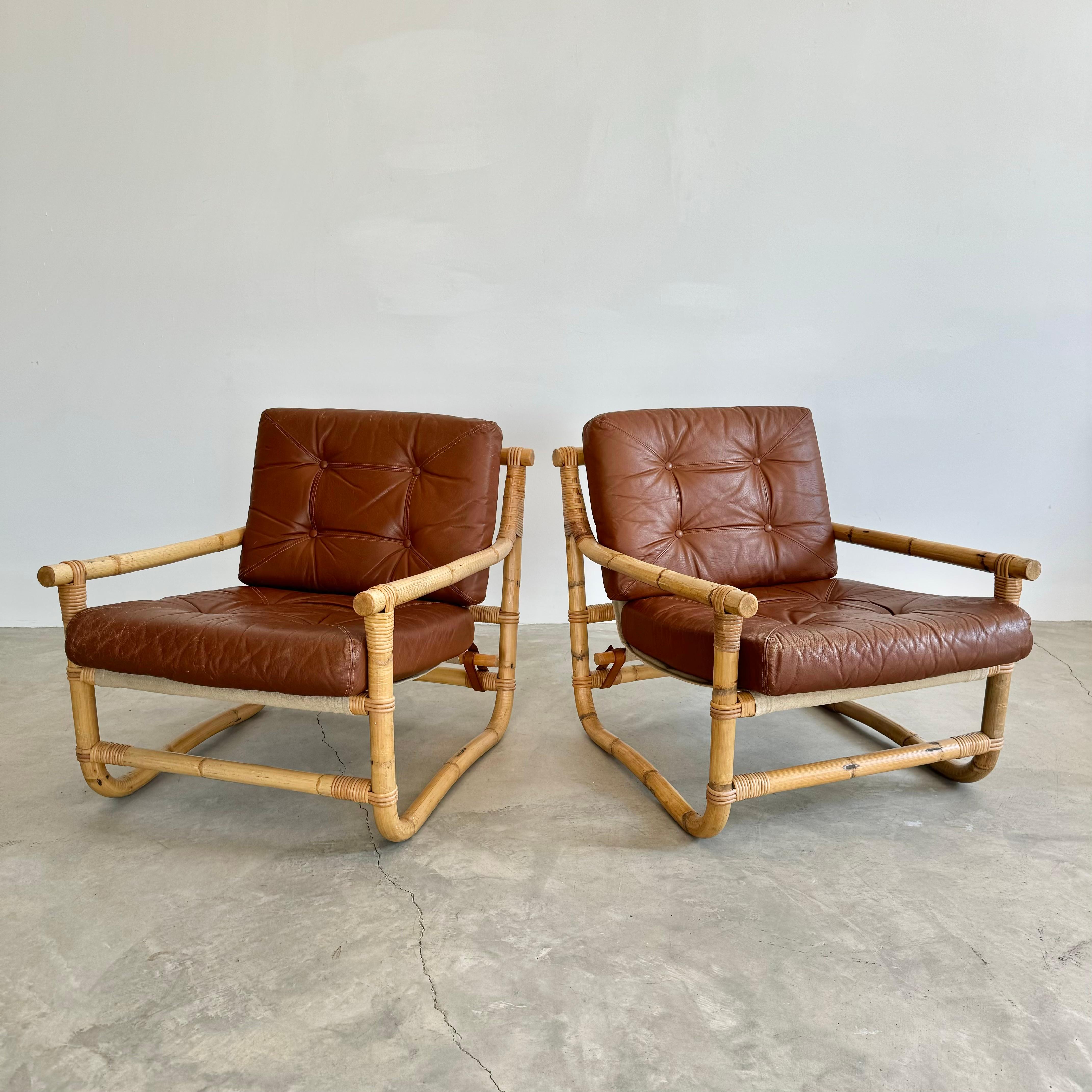 Américain Paire de chaises en bambou et cuir, 1970 Danemark en vente