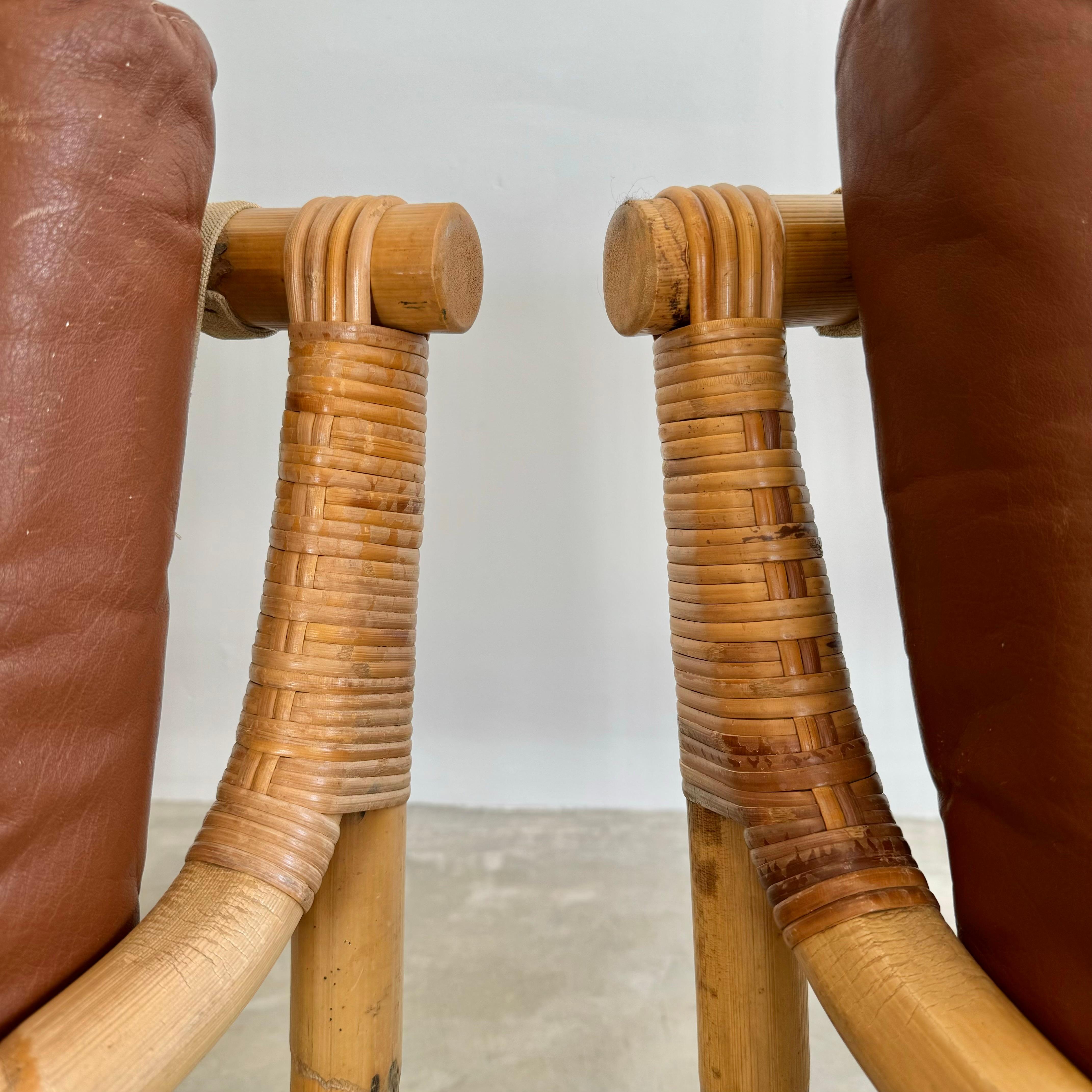 Paire de chaises en bambou et cuir, 1970 Danemark en vente 1