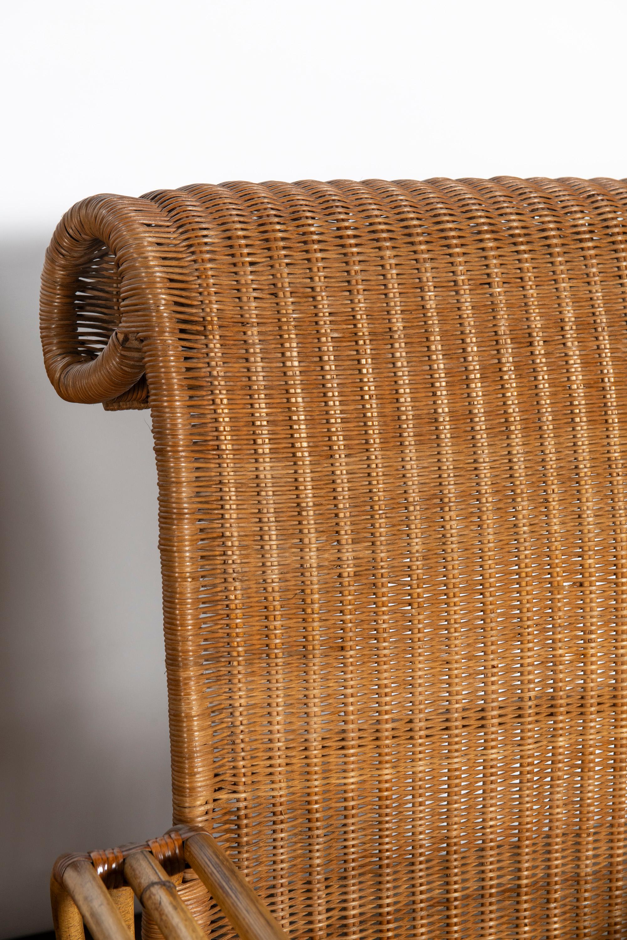 Coppia di poltrone in bambù e rattan con cuscini in tessuto, Inghilterra, circa 1920. in vendita 2
