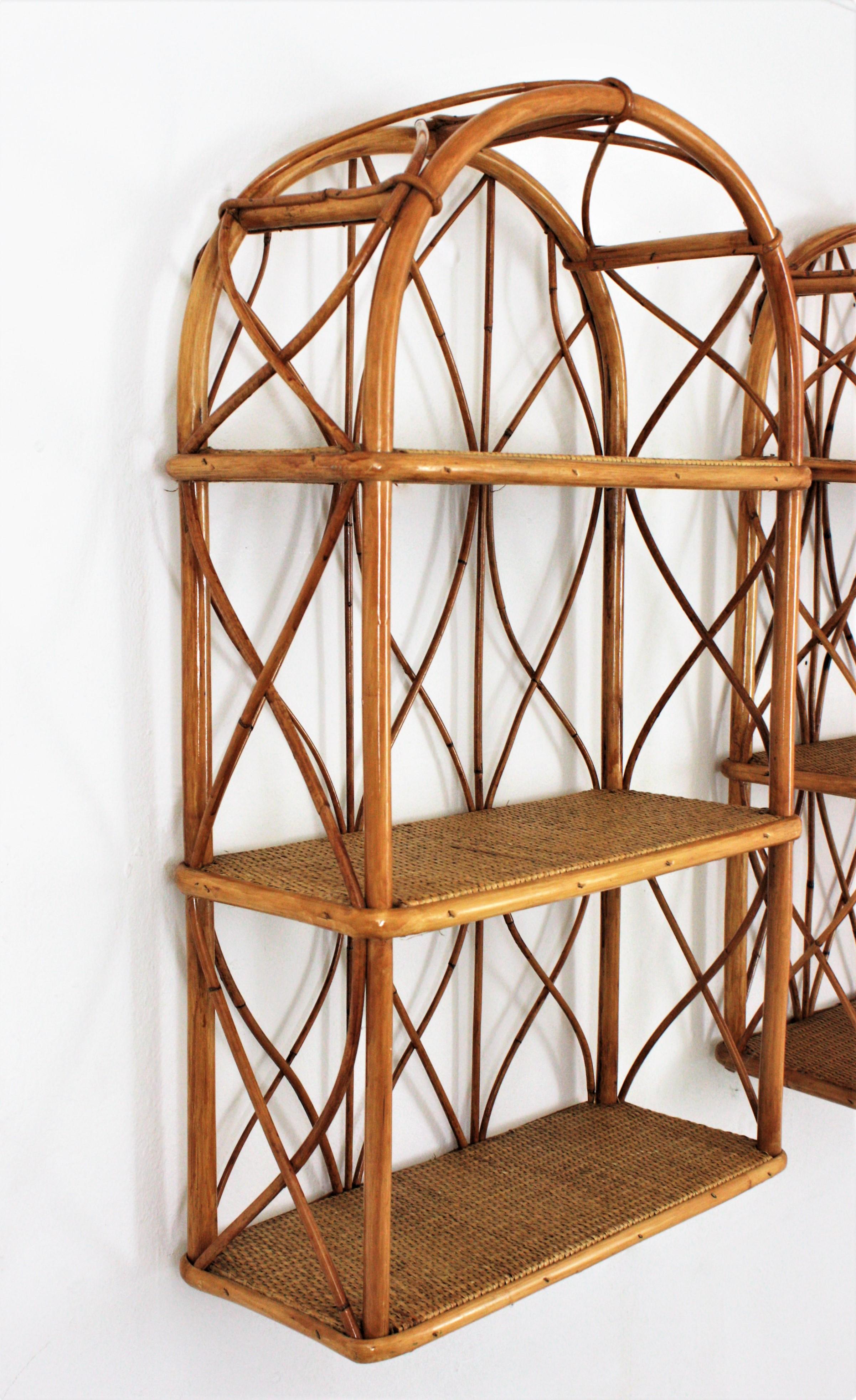Pair of Bamboo and Rattan Wall Shelves with Round Tops In Good Condition In Barcelona, ES