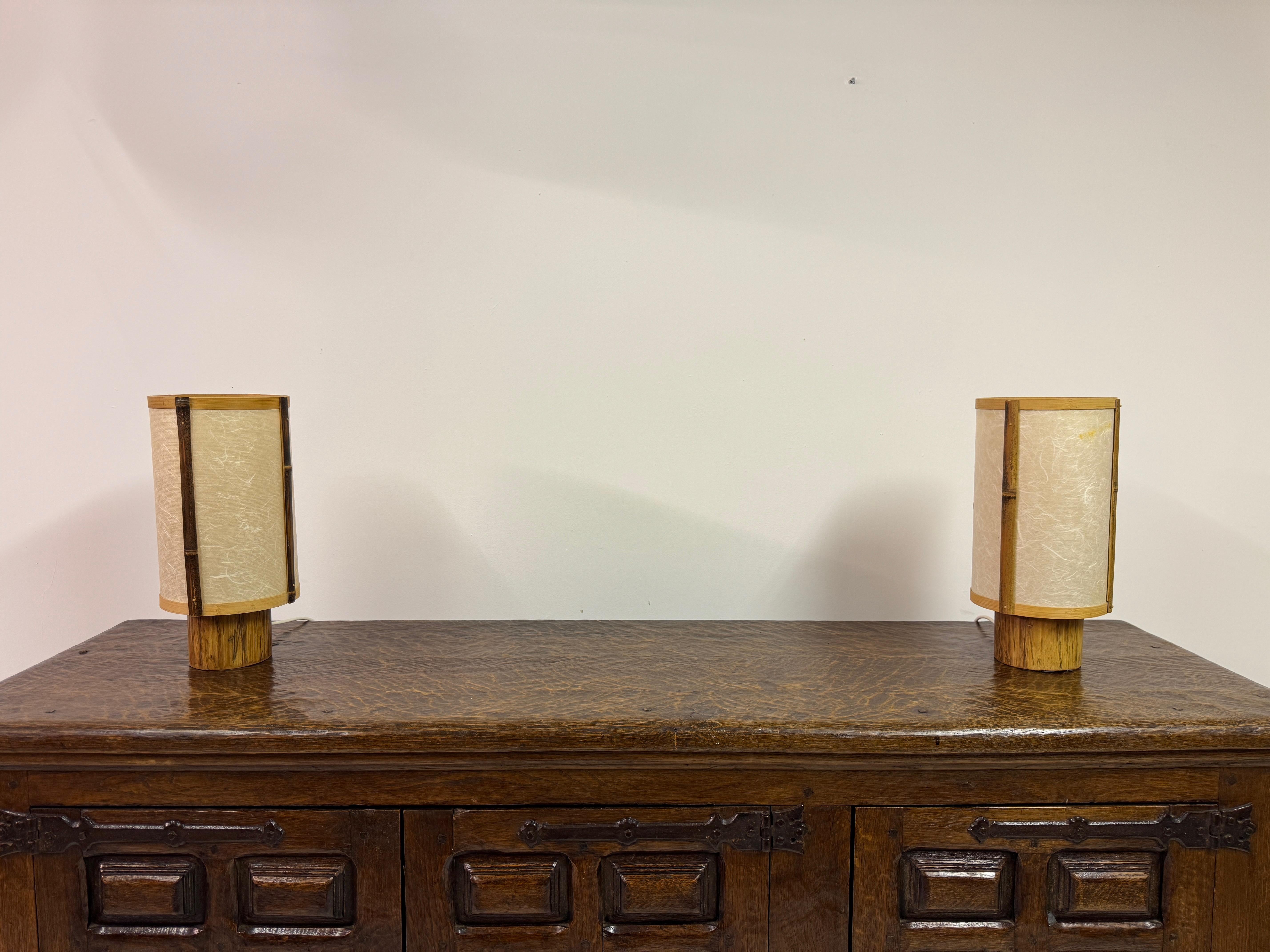 Coppia di lampade da tavolo in bambù e carta di riso, nello stile di George Nakashima In condizioni buone in vendita a London, London