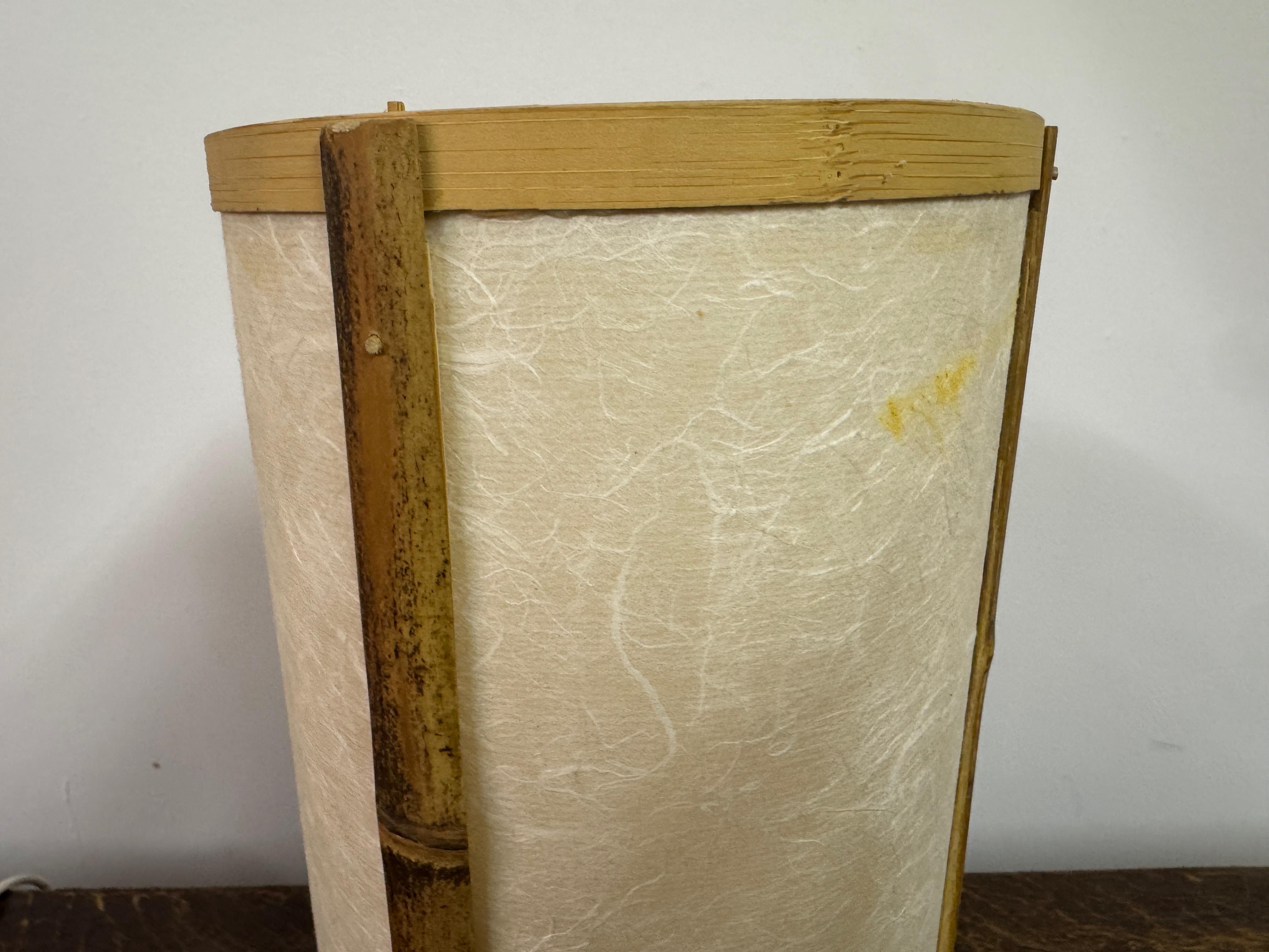 Bambù Coppia di lampade da tavolo in bambù e carta di riso, nello stile di George Nakashima in vendita