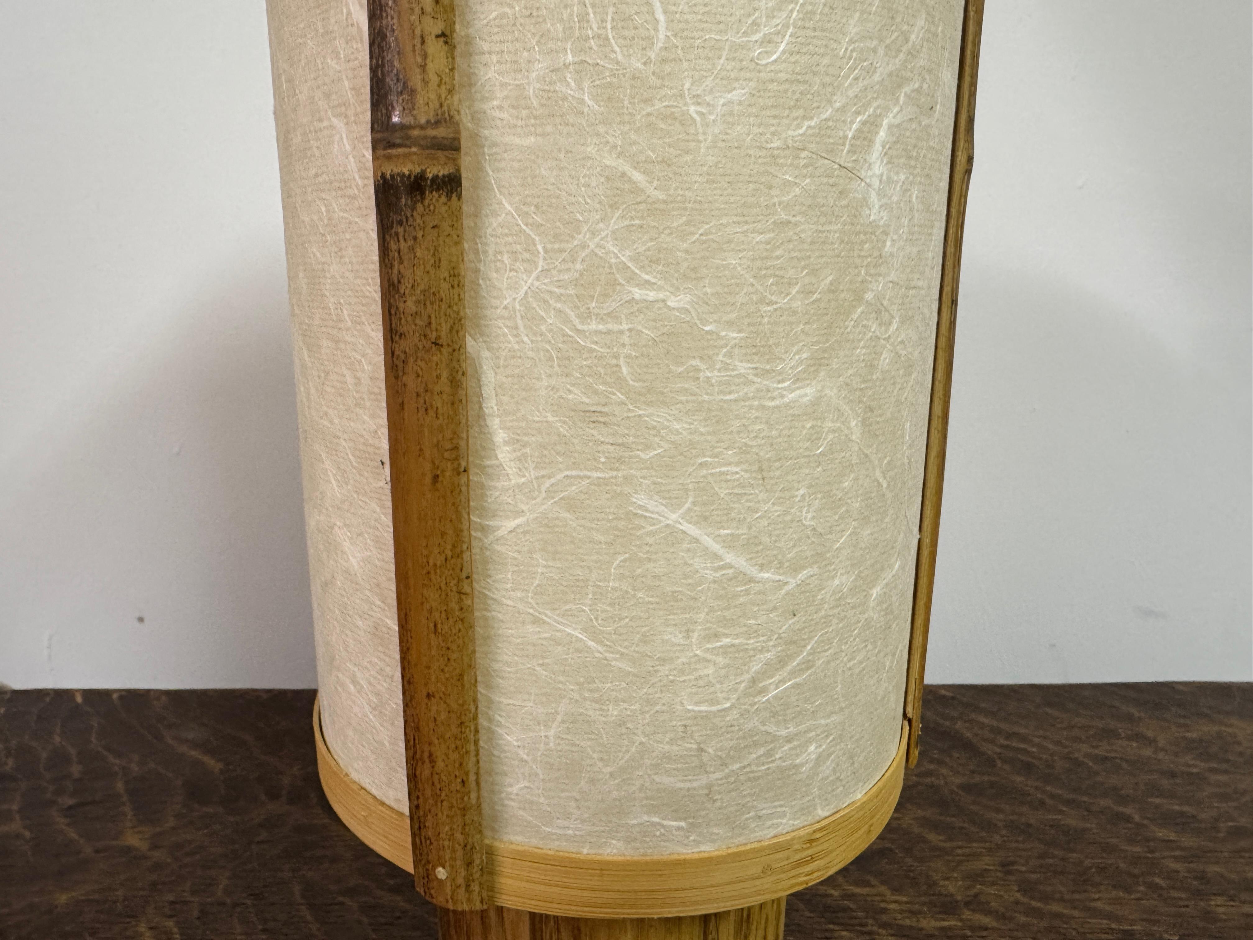 Coppia di lampade da tavolo in bambù e carta di riso, nello stile di George Nakashima in vendita 1