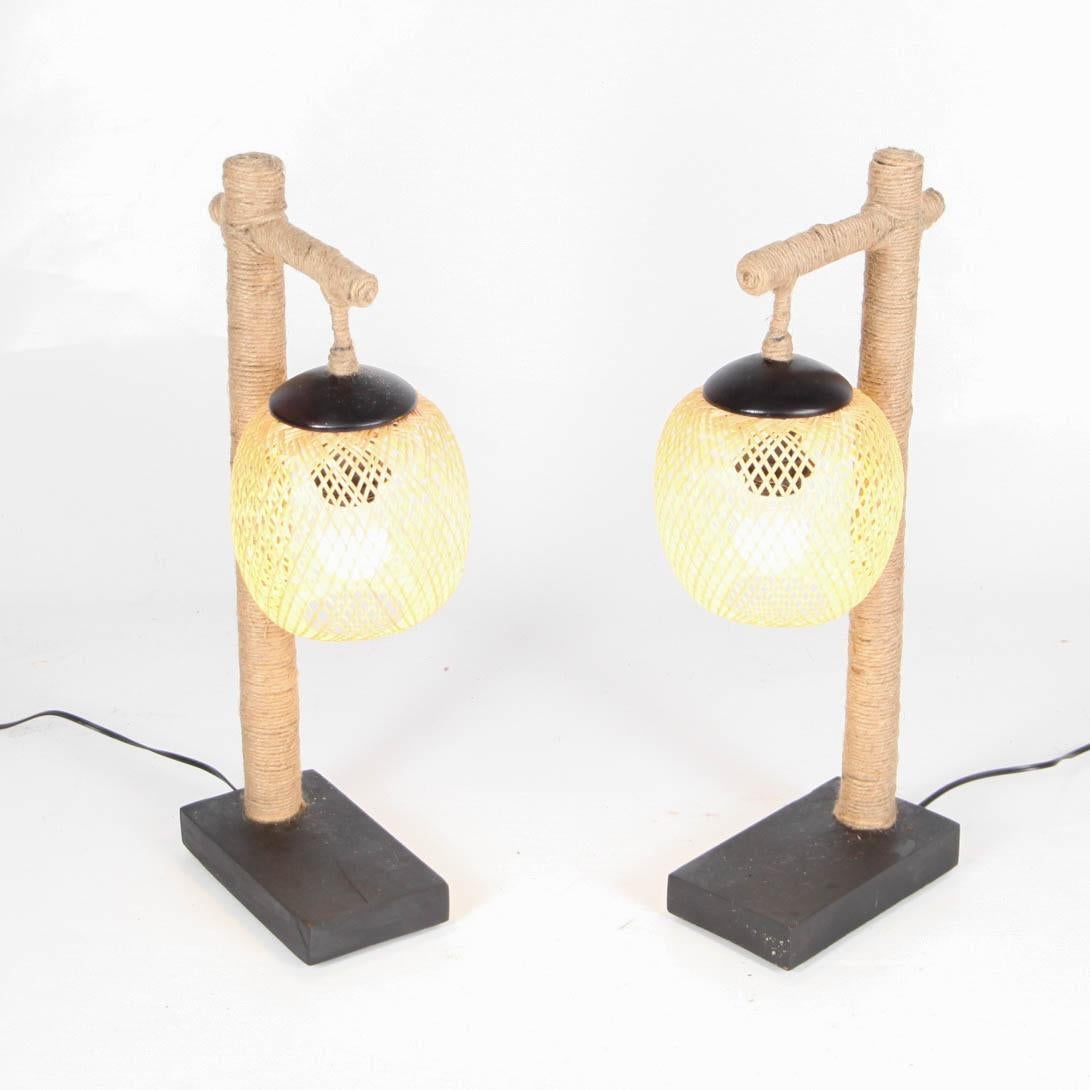 Mid-Century Modern Paire de lampes de table en bambou et corde en vente