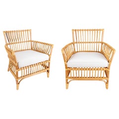 Paire de fauteuils en bambou et osier avec coussins blancs