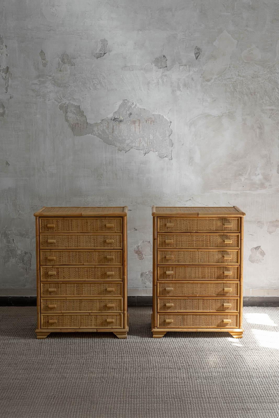 Paar Tallboys aus Bambus und geflochtenem Rohr, Italien 1970
Details zum Produkt
Abmessungen: 71 B x 100 H × 44 T cm