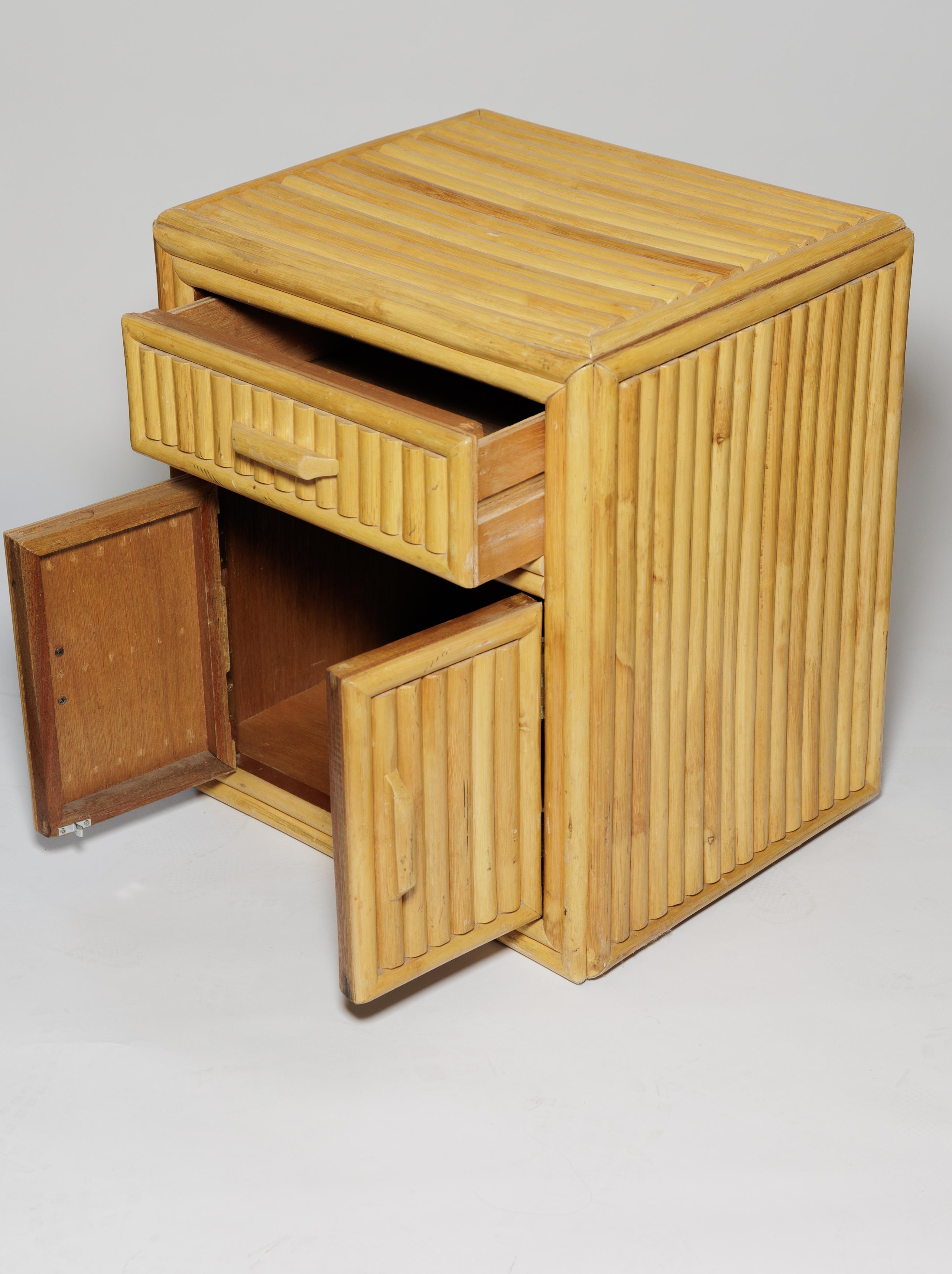 Paar Bambusschränke mit Schublade und Türen (Moderne der Mitte des Jahrhunderts) im Angebot