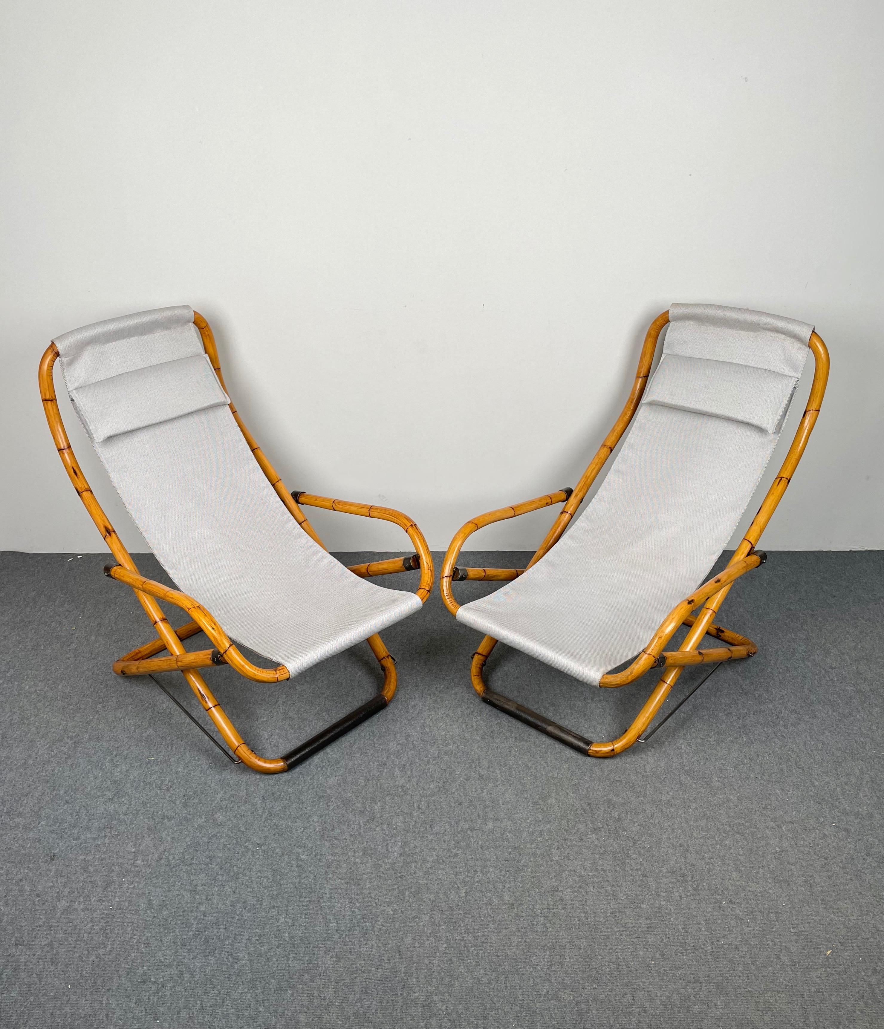 Mid-Century Modern Pair of Bamboo, Iron and Fabric Folding Lounge Deck Chair, Italy, 1960s For Sale