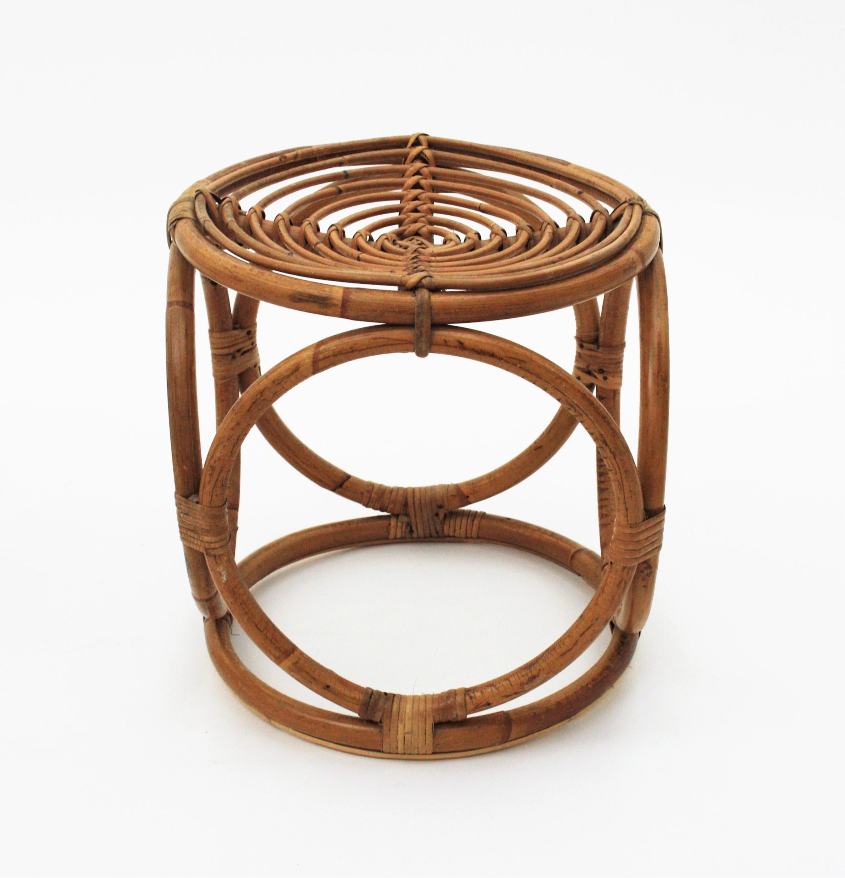 Paar runde Hocker oder Beistelltische aus Bambus-Rattan, Franco Albini-Stil im Angebot 4