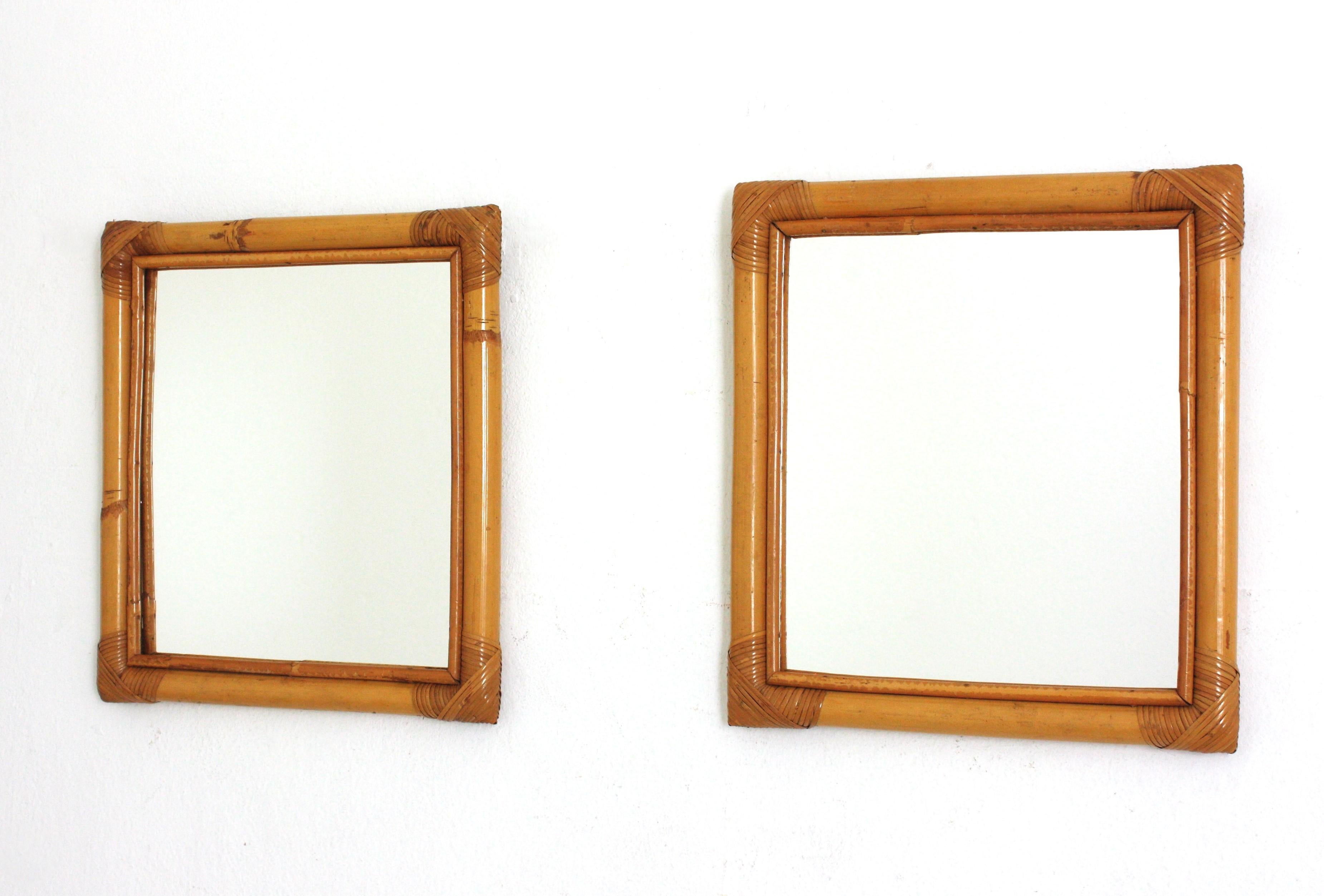 Pareja de pequeños espejos rectangulares de pared de ratán de bambú, años 60 en venta 2