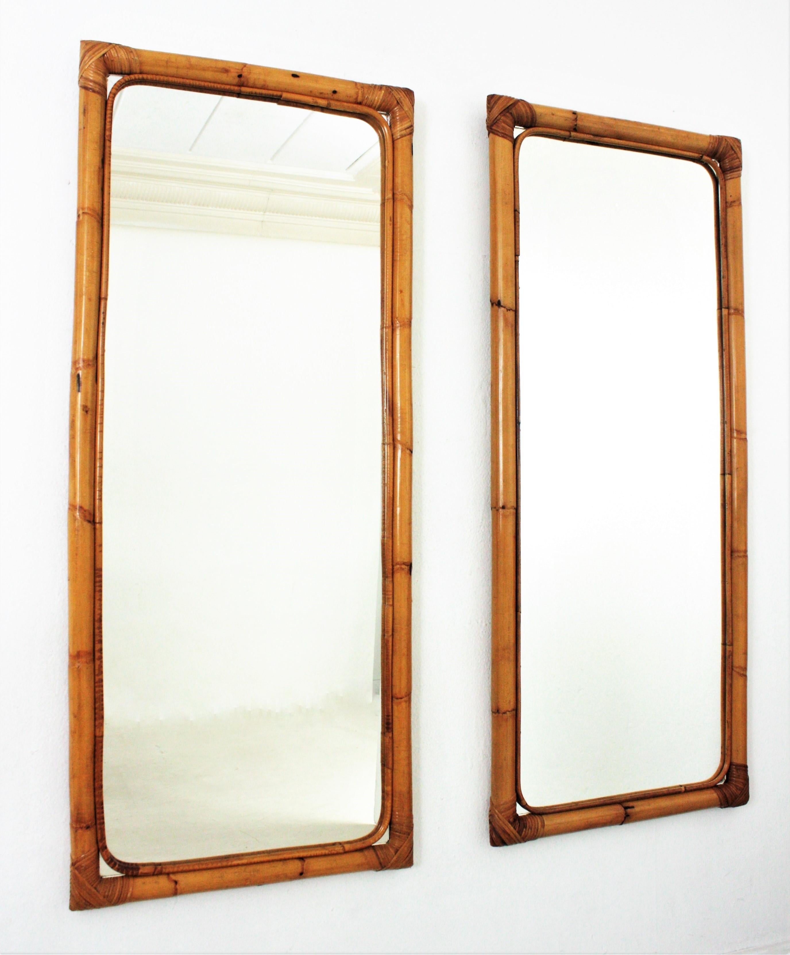 Rectangular wall mirrors, bamboo, rattan
Eye-catching pair of rectangular mirrors handcrafted with bamboo cane. Spain, 1960s.
Rectangular frame made of bamboo with wicker accents on the corners. It can be hung in vertical or horizontal