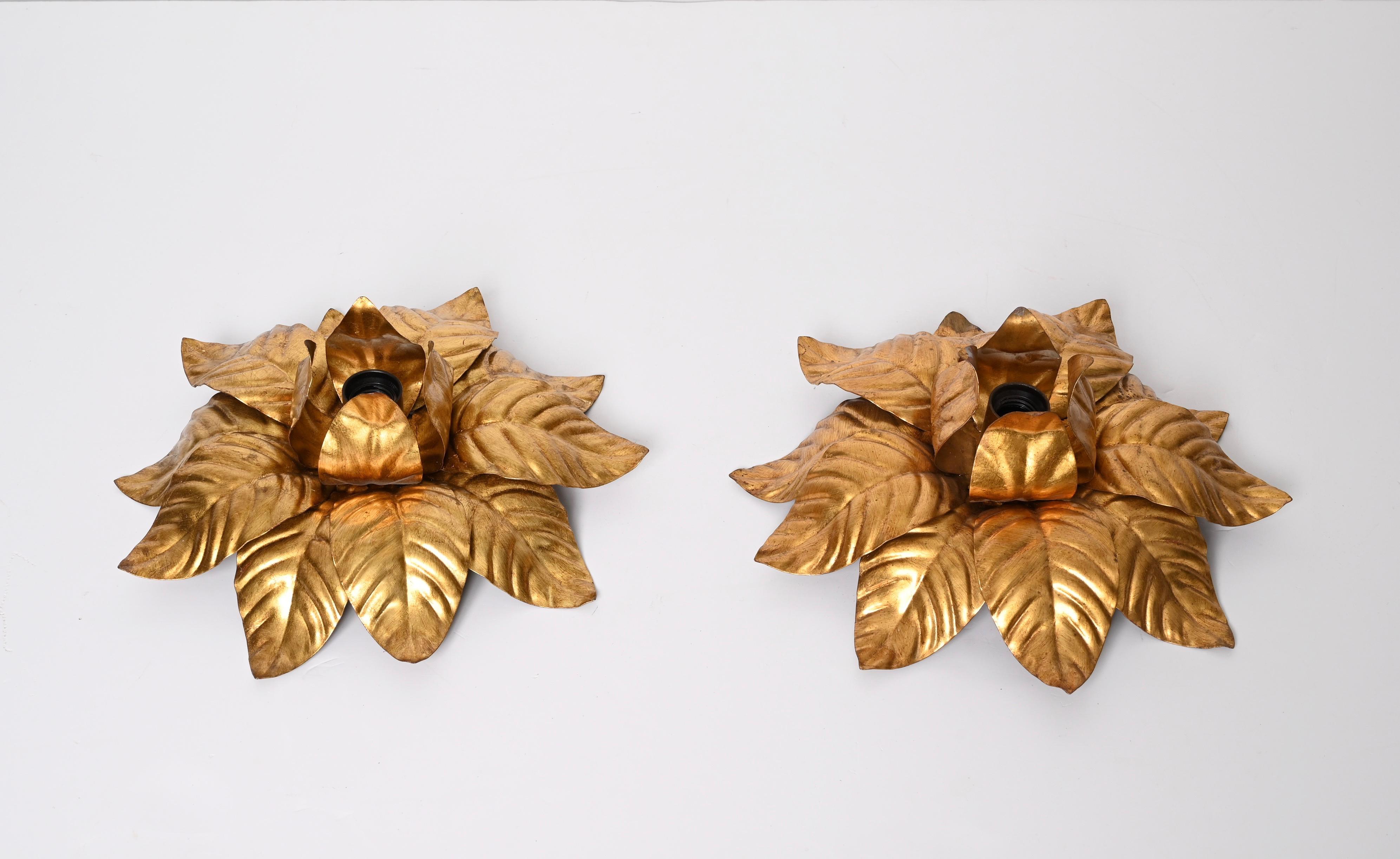 Paire d'appliques italiennes Banci Firenze en forme de fleur en fer doré du milieu du siècle dernier, années 1970 en vente 5