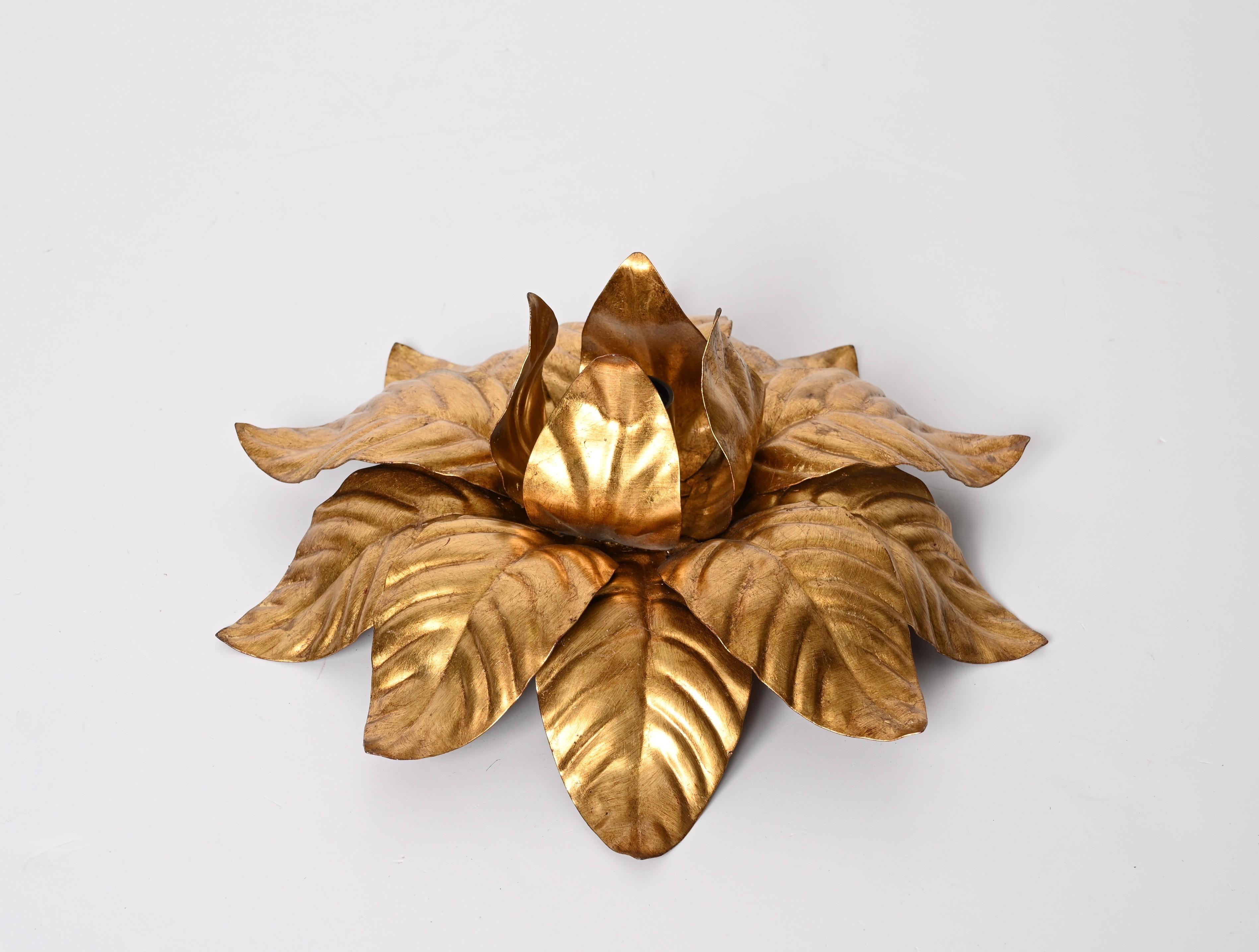 Paire d'appliques italiennes Banci Firenze en forme de fleur en fer doré du milieu du siècle dernier, années 1970 en vente 6