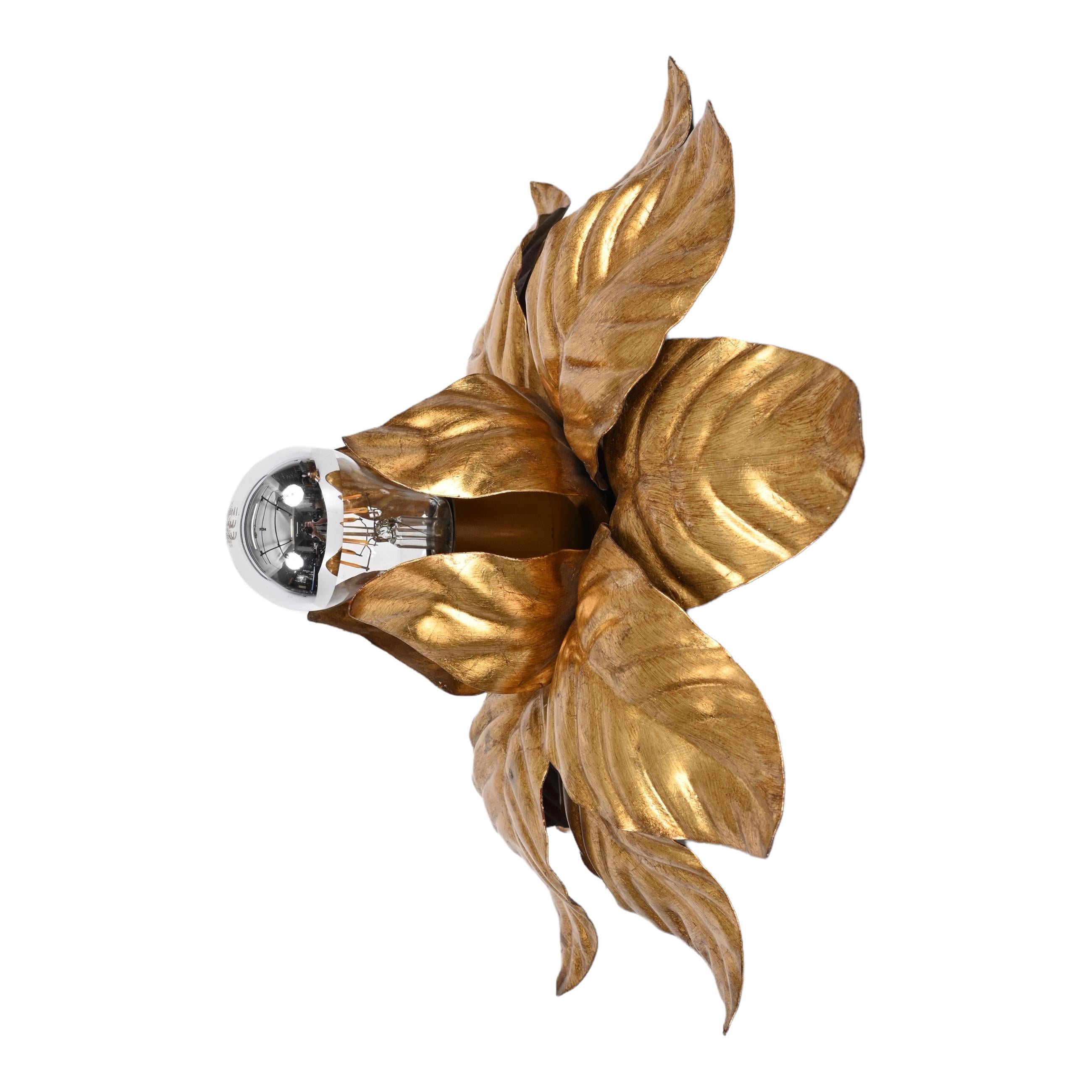 Coppia di lampade italiane a forma di fiore in ferro dorato di Banci Firenze, metà del secolo scorso, anni '70 in vendita 6
