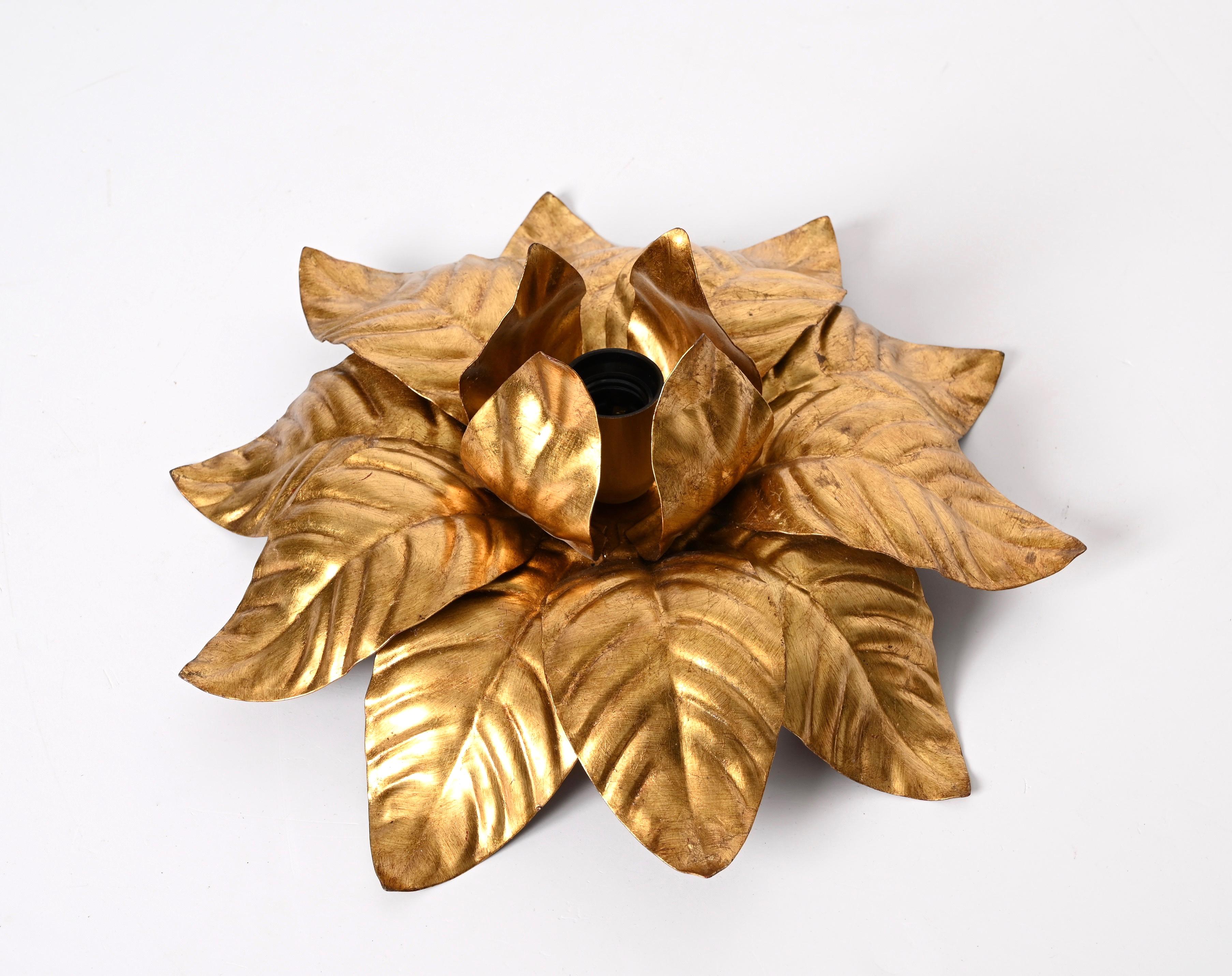 Paire d'appliques italiennes Banci Firenze en forme de fleur en fer doré du milieu du siècle dernier, années 1970 en vente 11