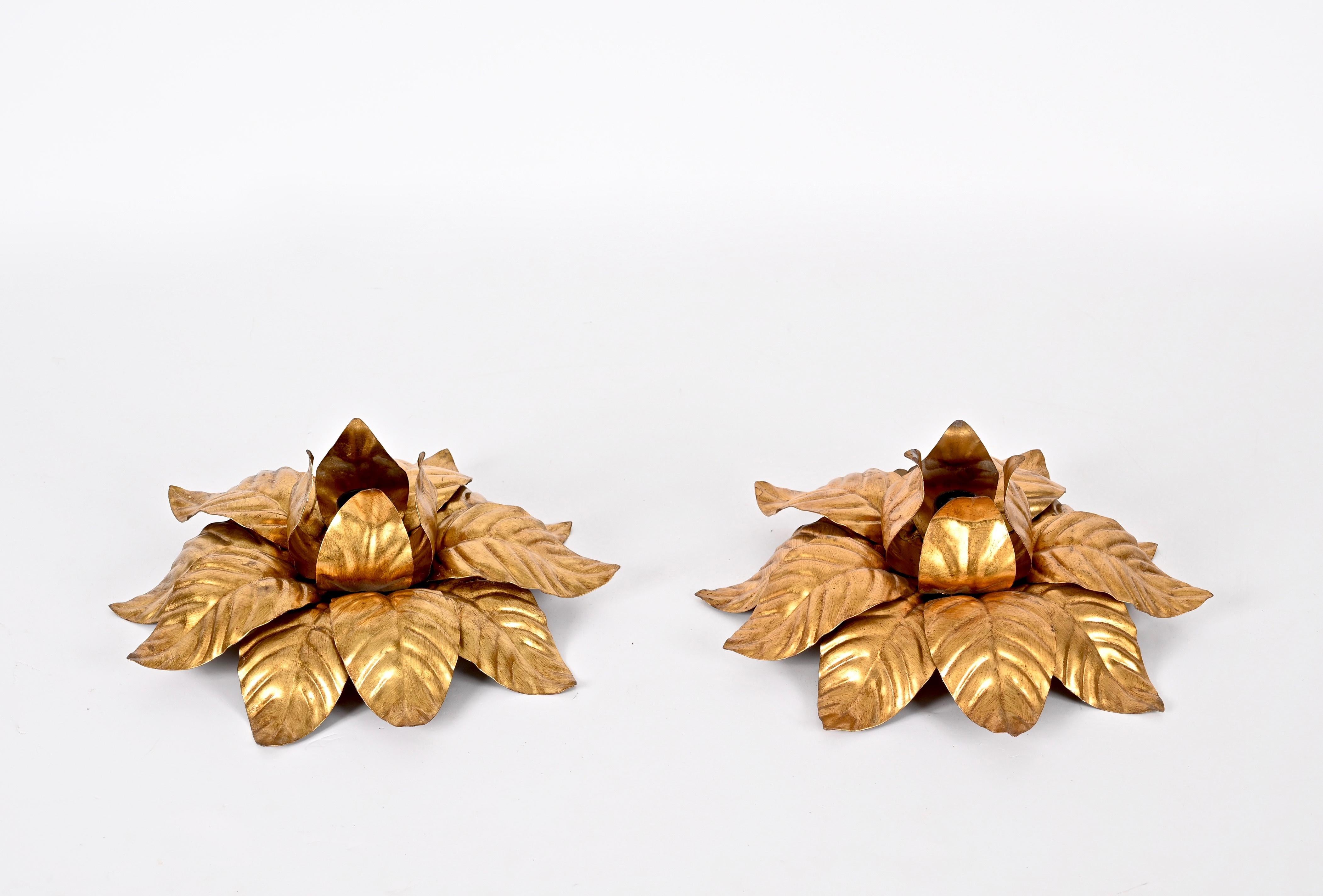 Coppia di lampade italiane a forma di fiore in ferro dorato di Banci Firenze, metà del secolo scorso, anni '70 in vendita 12