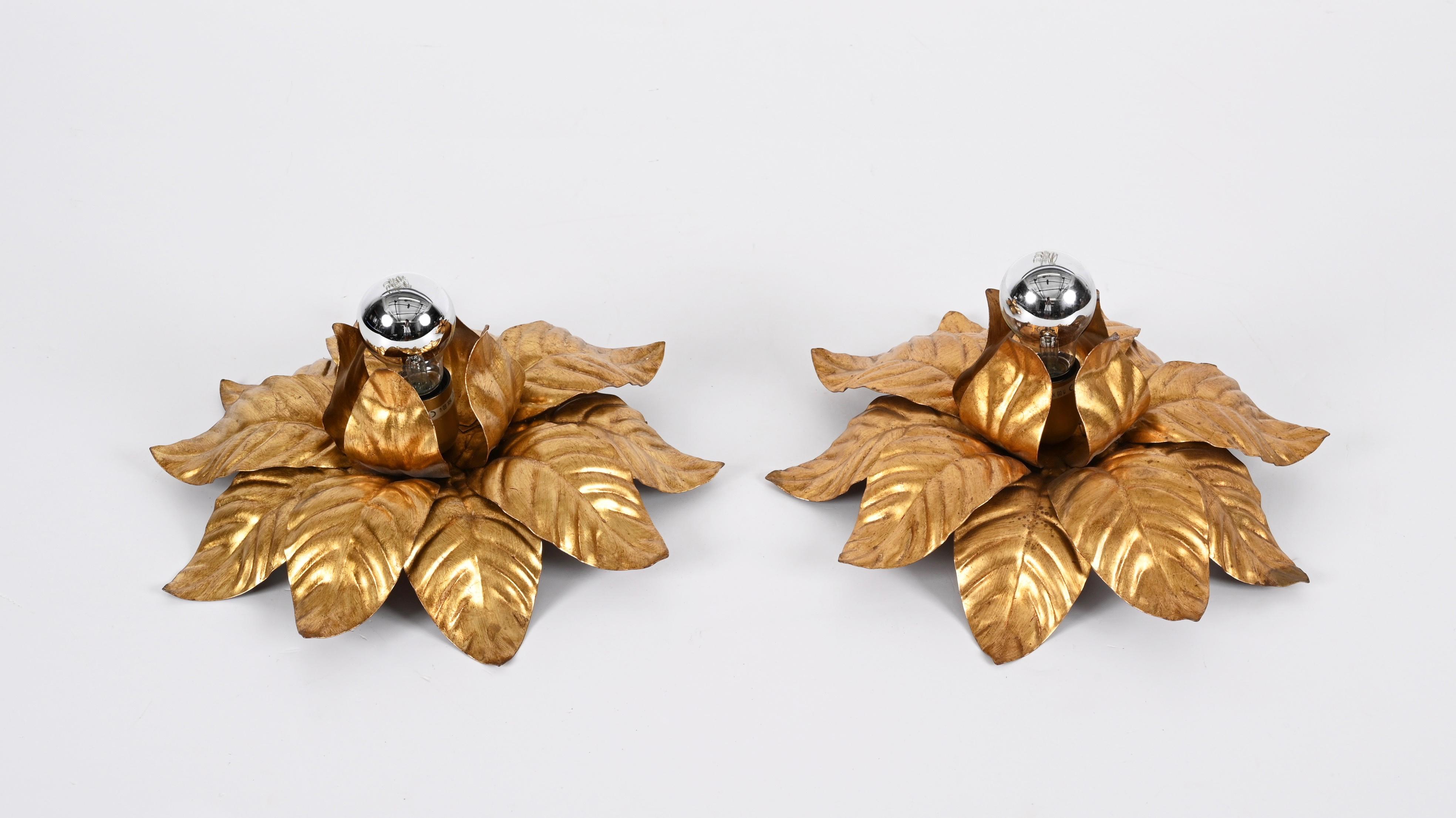 Late 20th Century Pair of Banci Firenze MidCentury Gilded Iron Flower Shaped Italian Sconces 1970s For Sale
